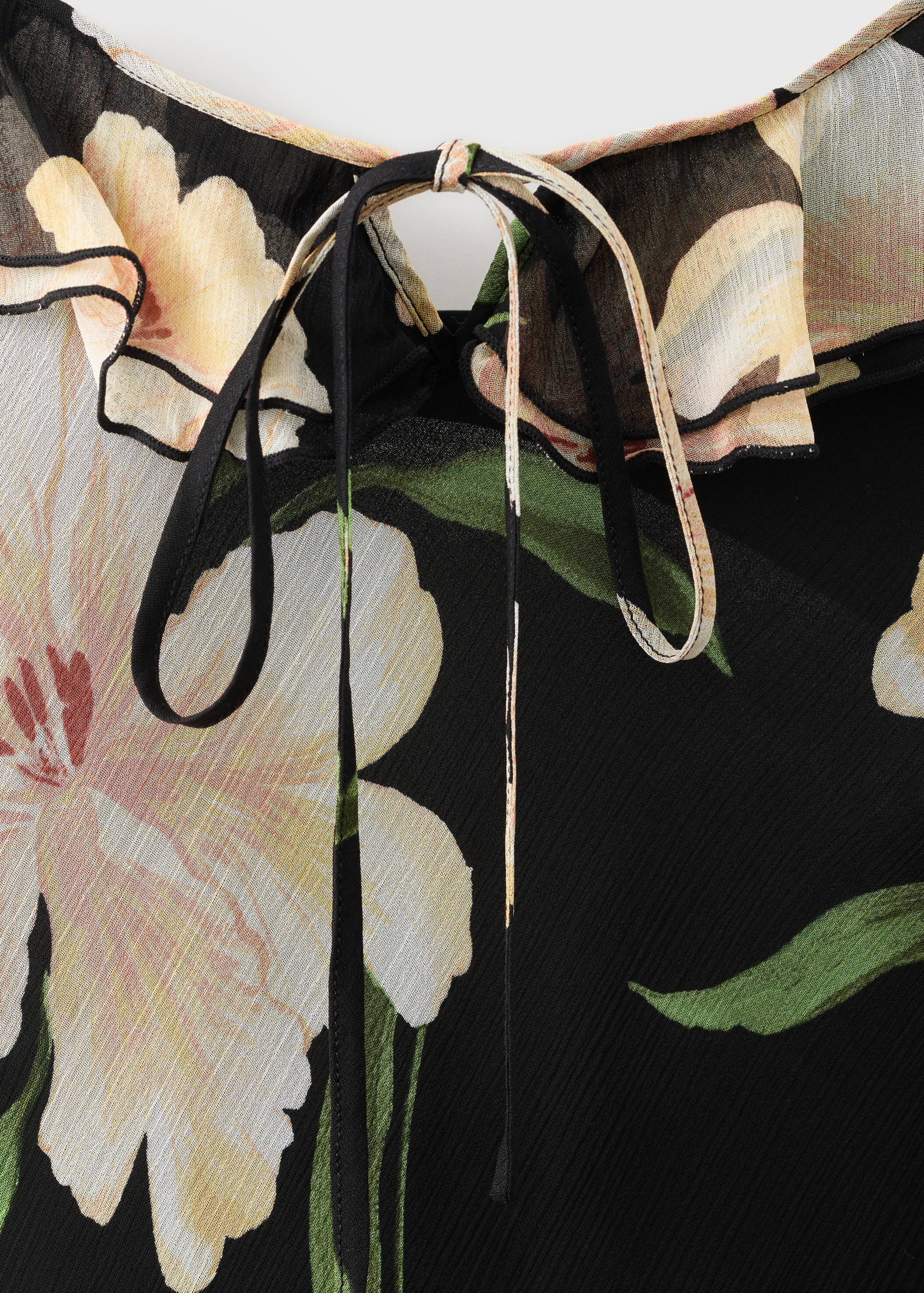 Blommig klänning med volangdetaljer - Detaljer om artikeln 8