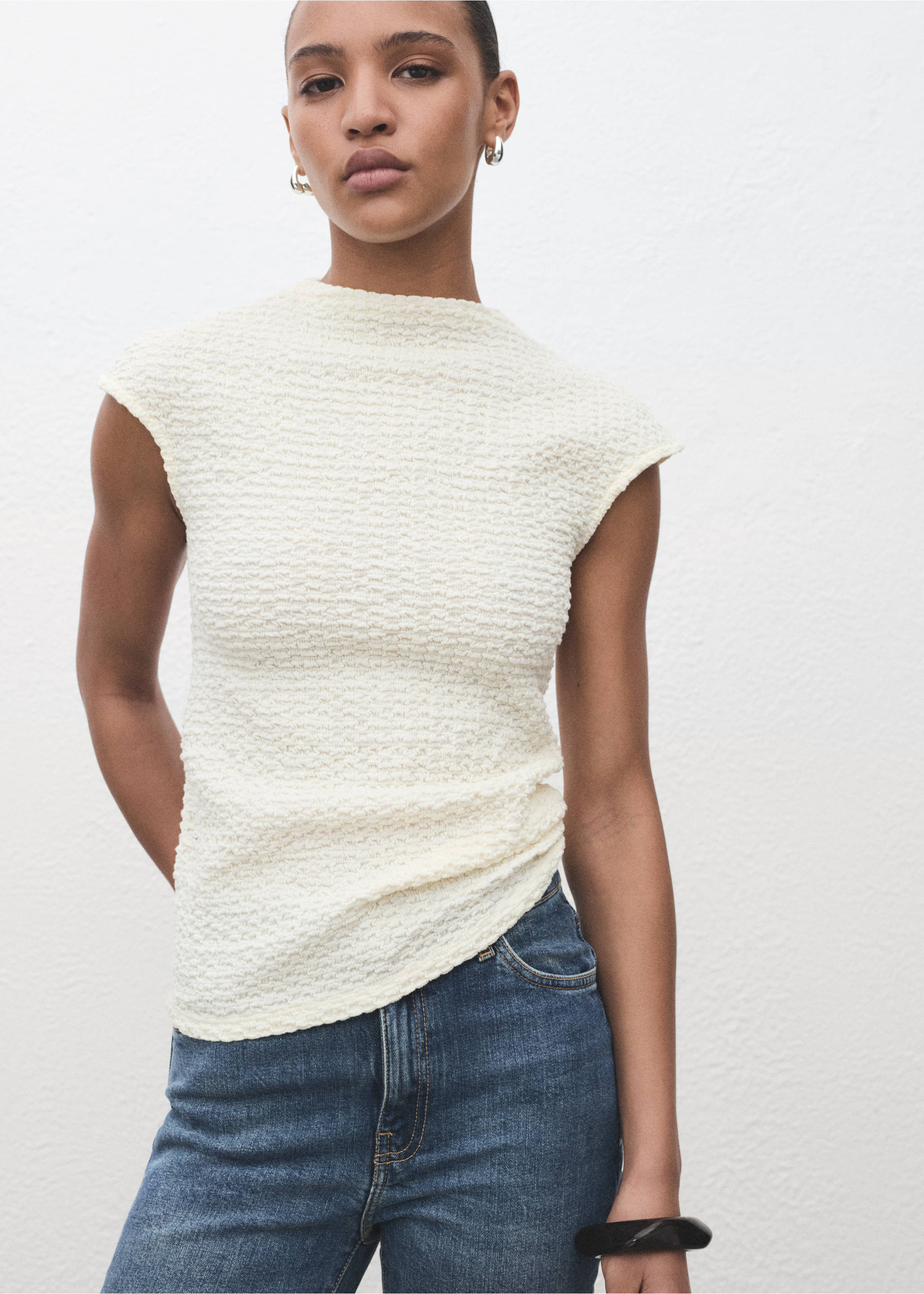 Textured cotton top - Medium plane, Off White. Ref: 17024101-00.