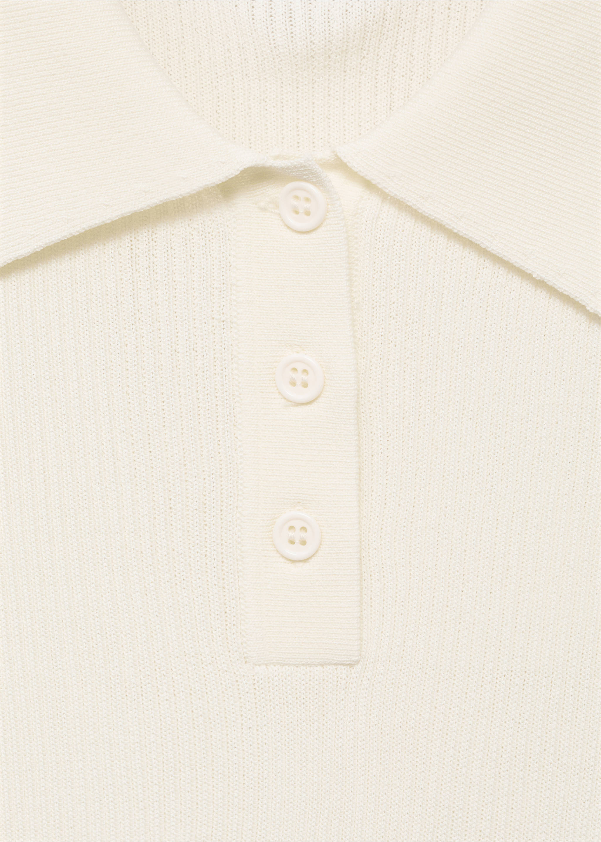 Trui met polokraag en korte mouwen - Detail van het artikel 8, Ecru. Ref: 17024103-00.