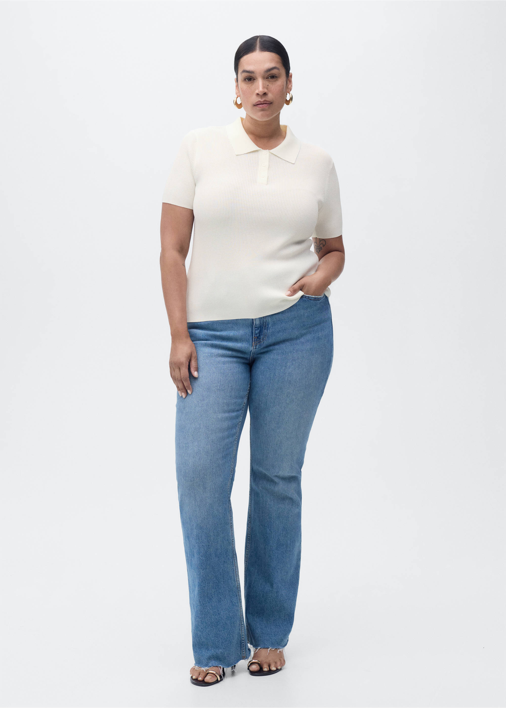 Trui met polokraag en korte mouwen - Detail van het artikel 3, Ecru. Ref: 17024103-00.