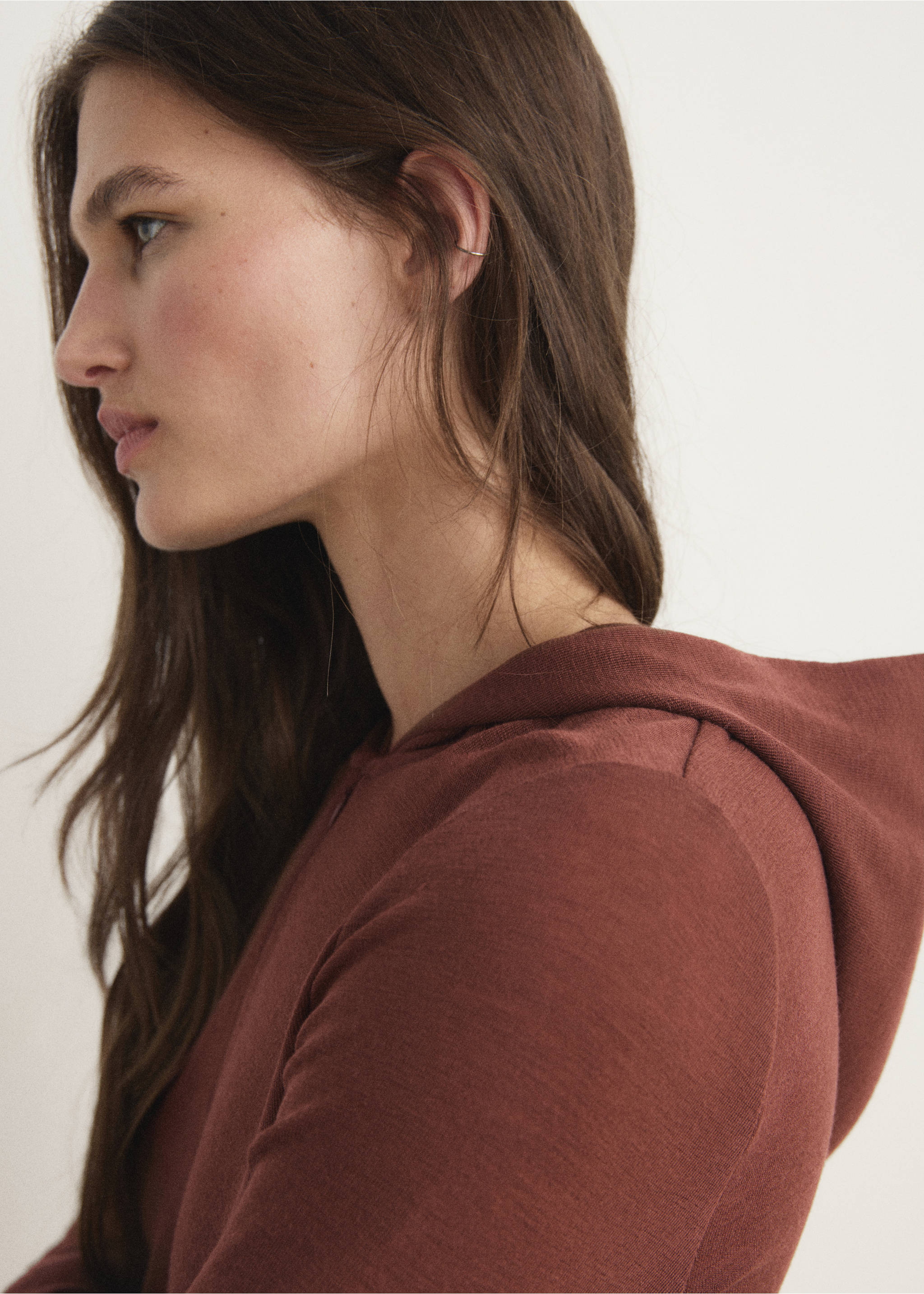 Wollen T-shirt met capuchon - Detail van het artikel 1, Bruin. Ref: 17024106-00.