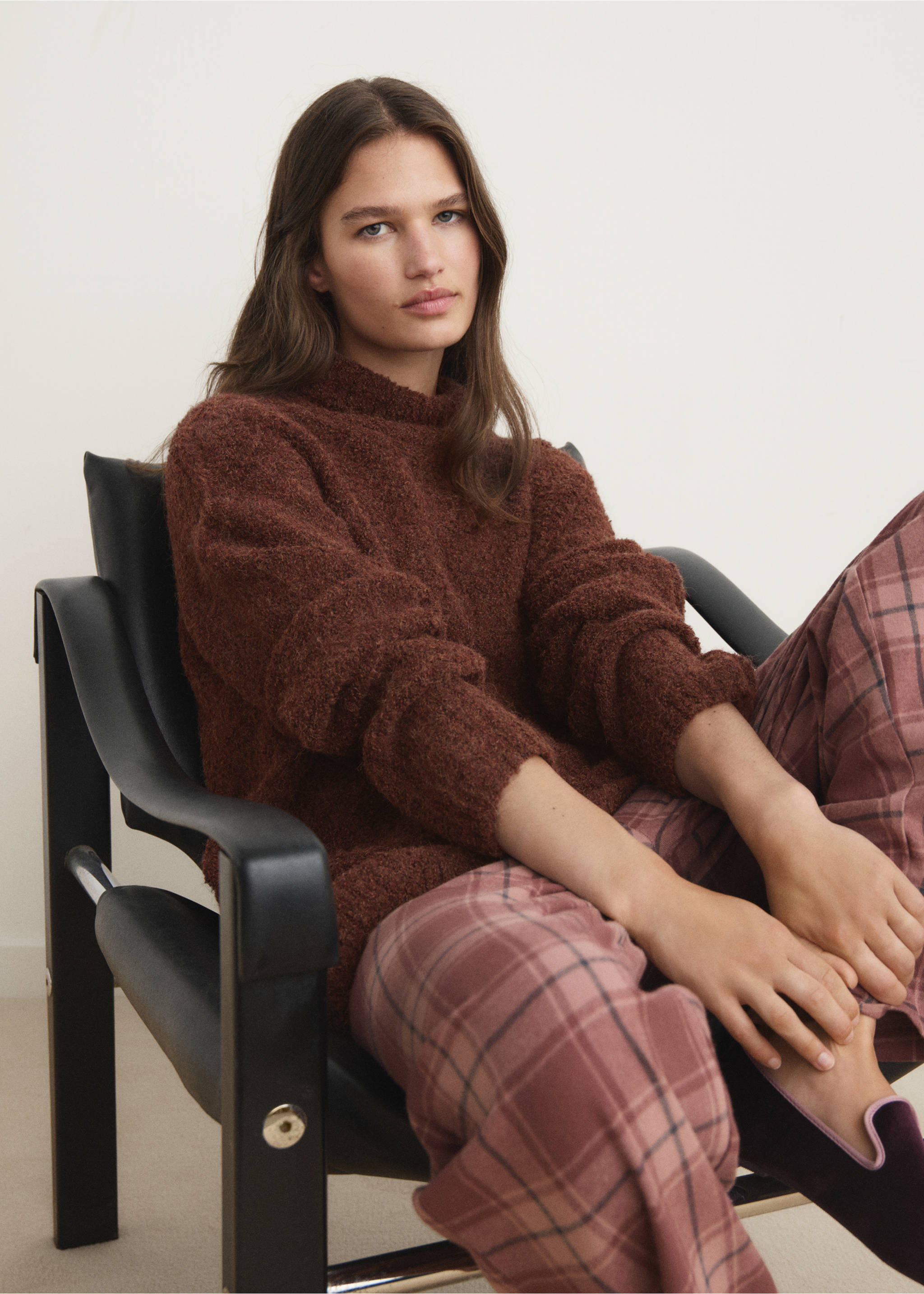 Bouclé turtleneck sweater - Details of the article 2, Cognac. Ref: 17024109-00.