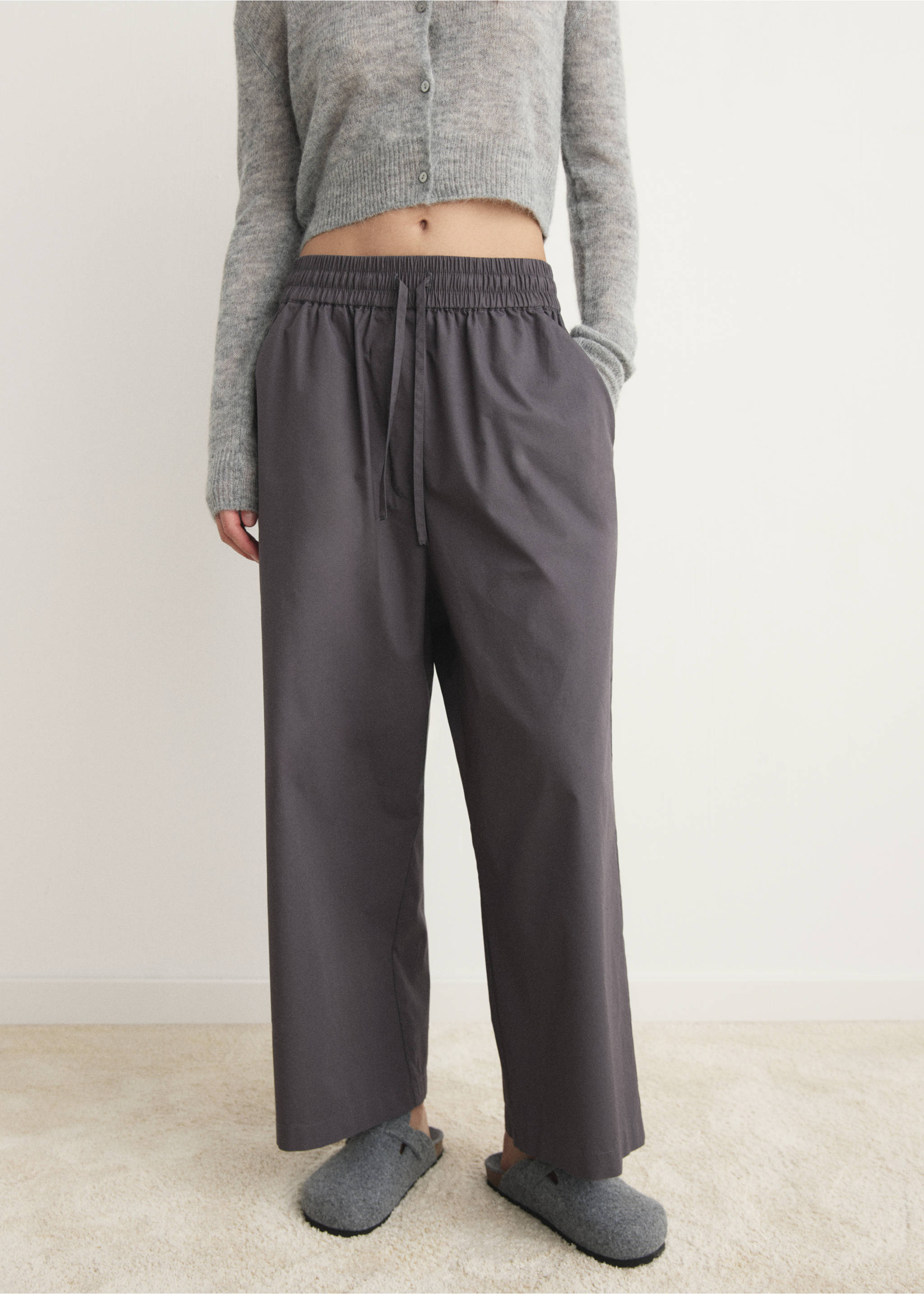 Pantalons cotó crop butxaques - Pla mig, Gris antracita. Ref: 17024110-00.