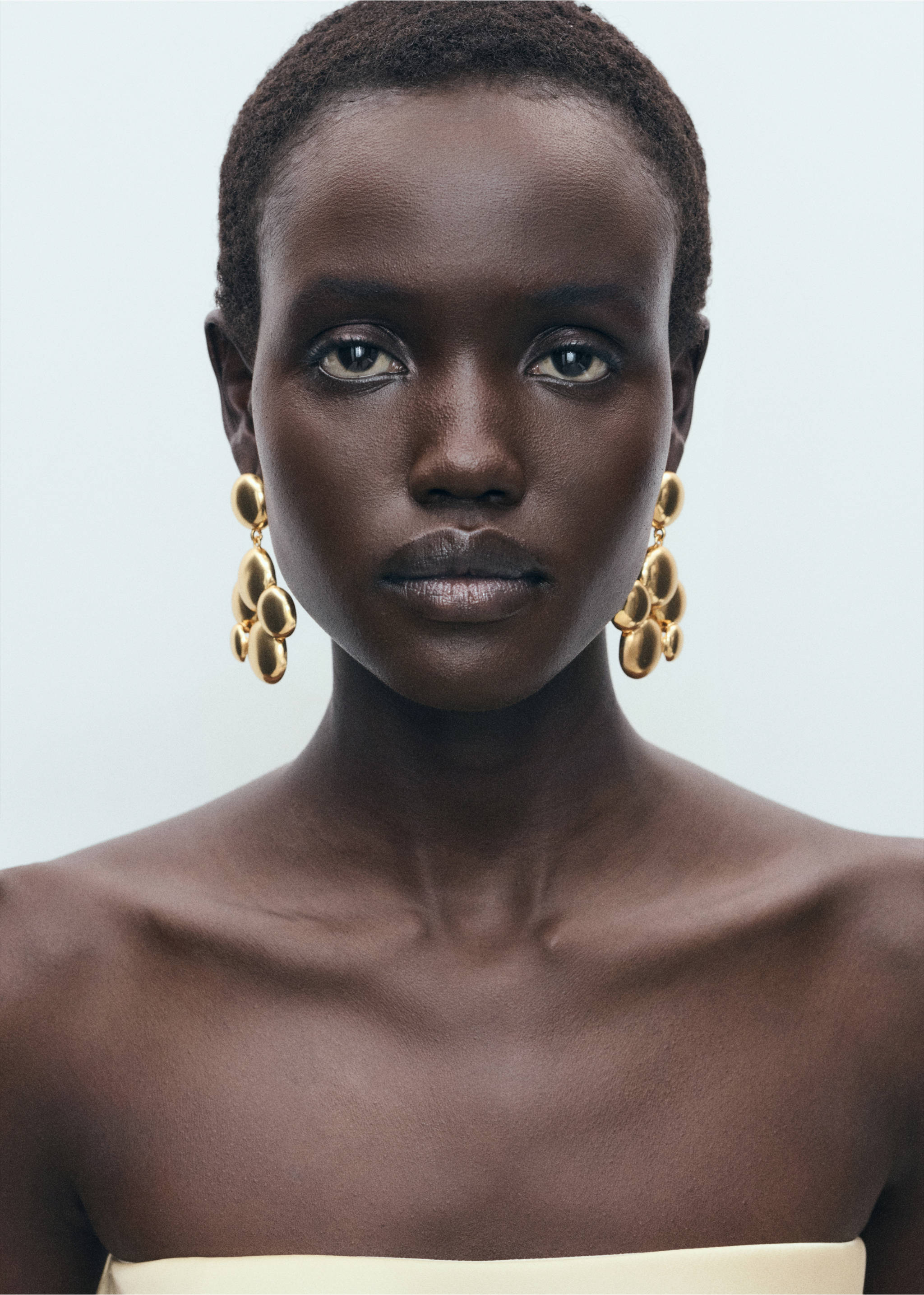 Runde hängende Ohrringe - Detail des Artikels 9, Gold. Ref: 17024136-00.