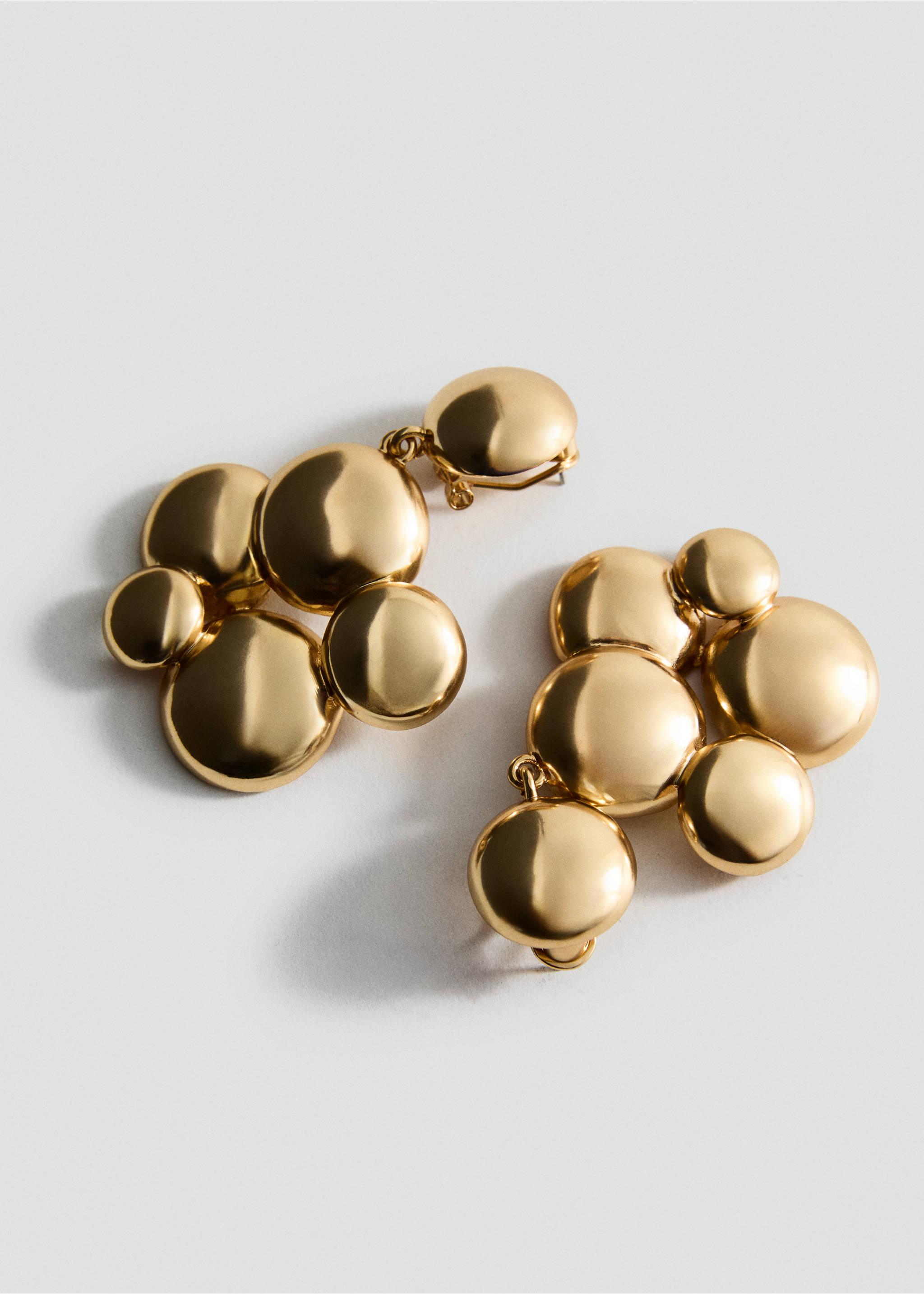 Runde hängende Ohrringe - Mittlere Ansicht, Gold. Ref: 17024136-00.
