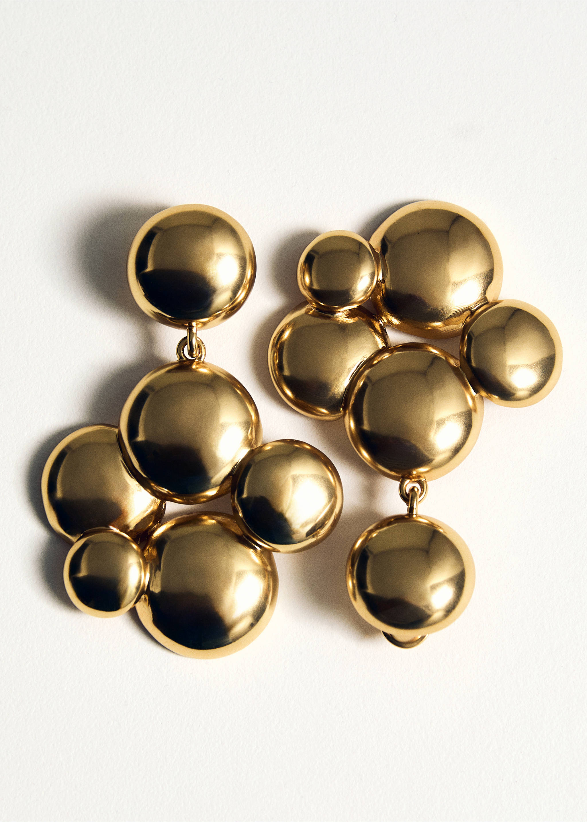 Runde hängende Ohrringe - Detail des Artikels 5, Gold. Ref: 17024136-00.