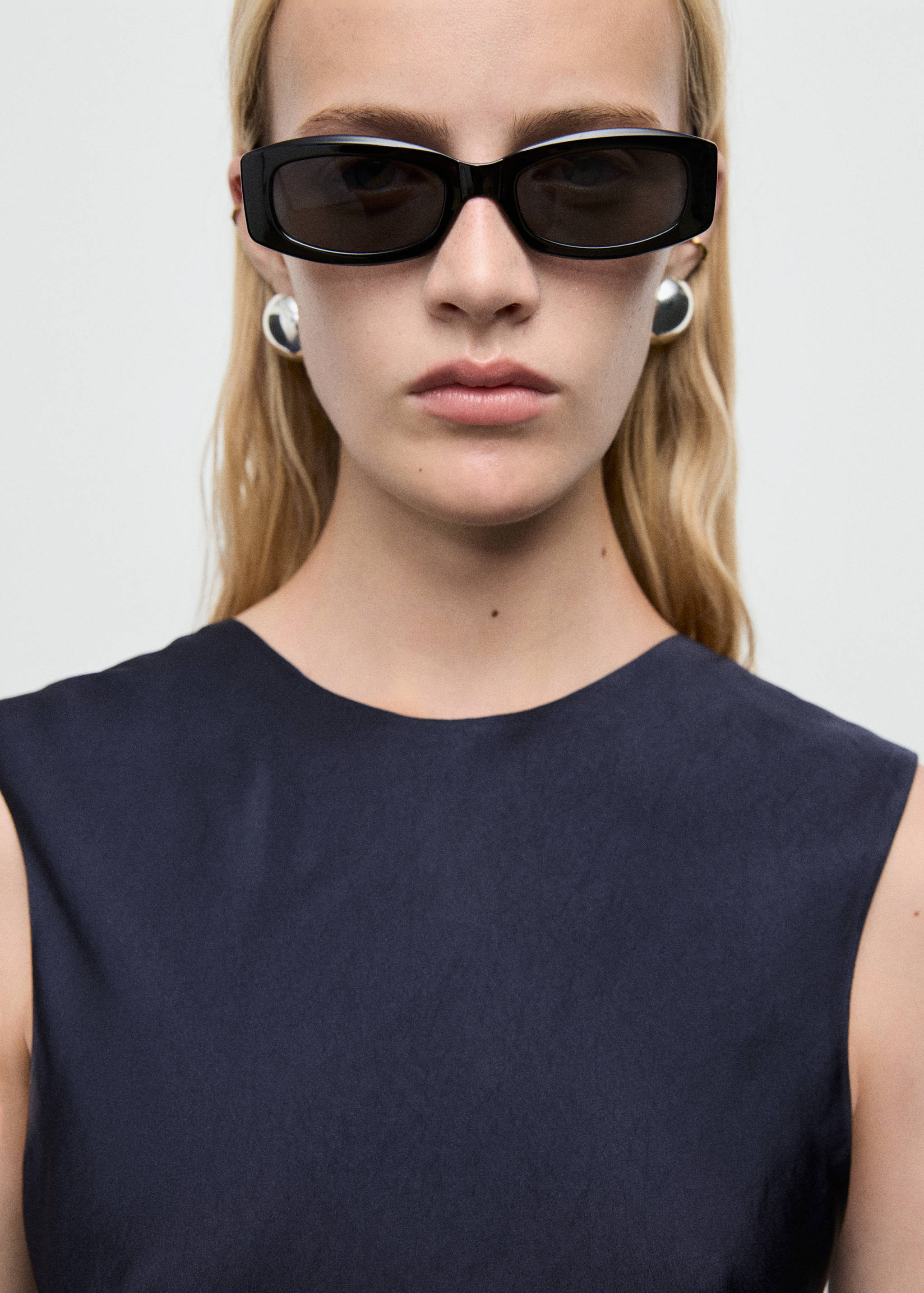 Asymmetrical satin top - Details of the article 1