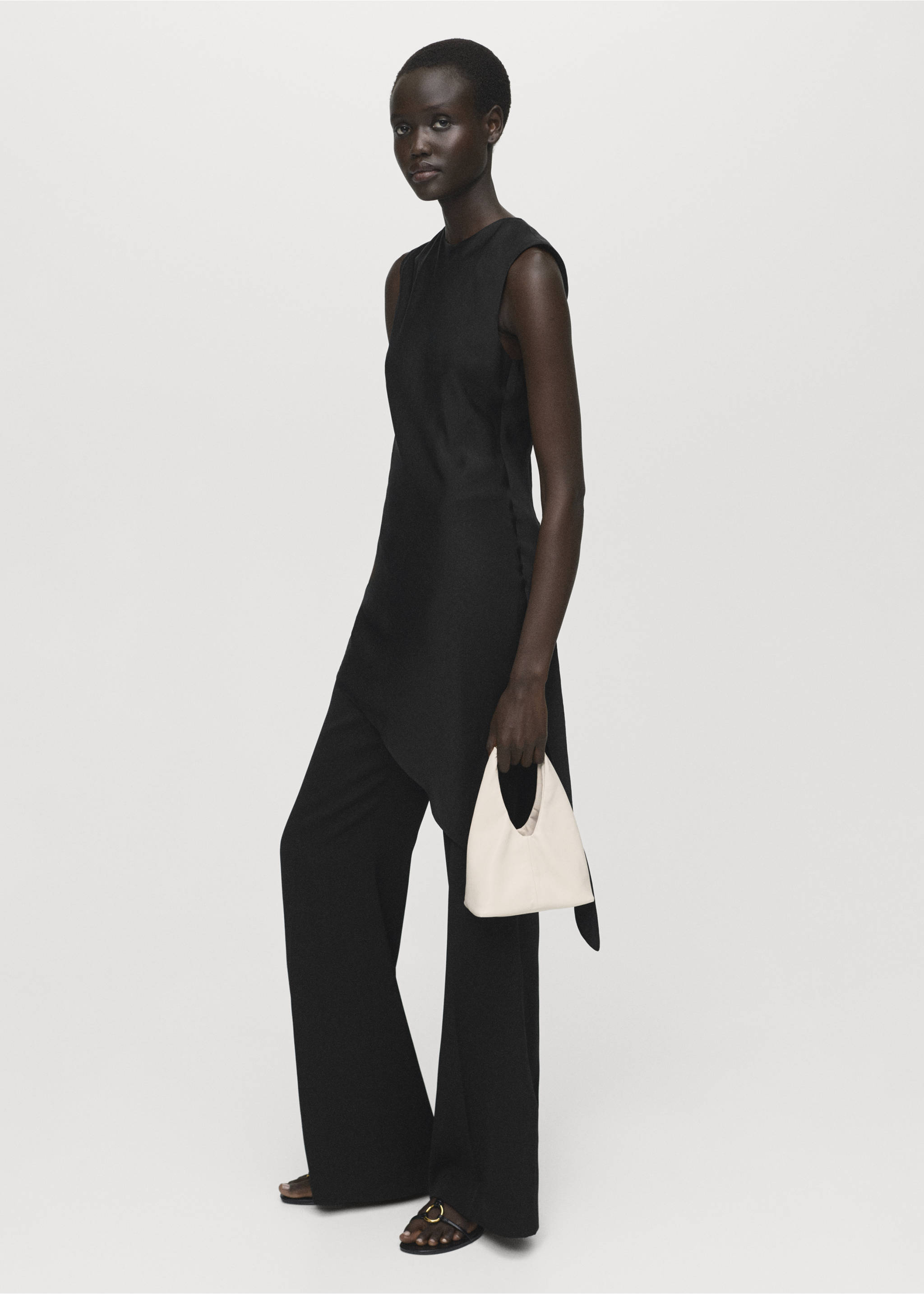 Asymmetrical satin top - General plane, Black. Ref: 17024148-00.