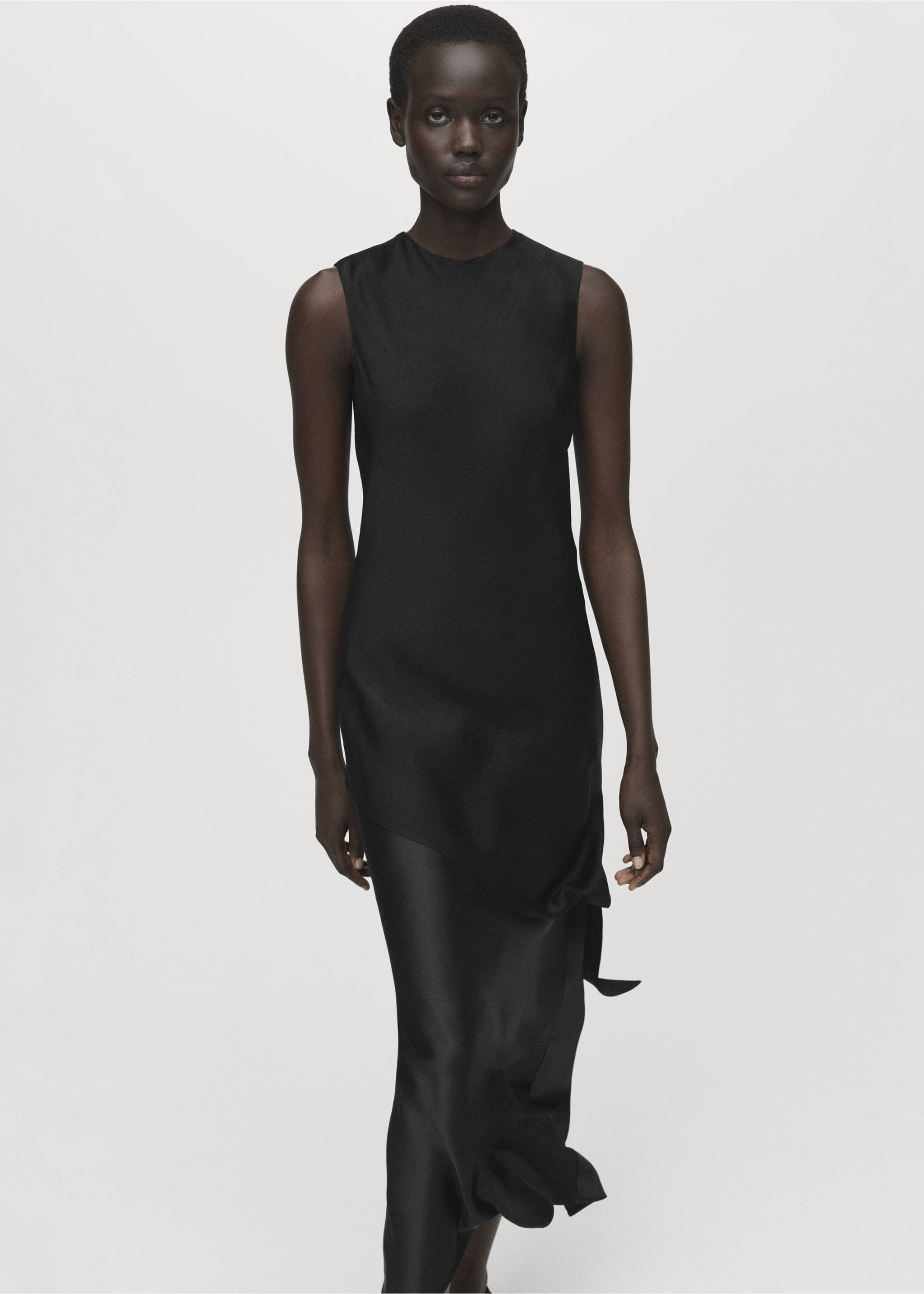 Asymmetrical satin top - Details of the article 2, Black. Ref: 17024148-00.