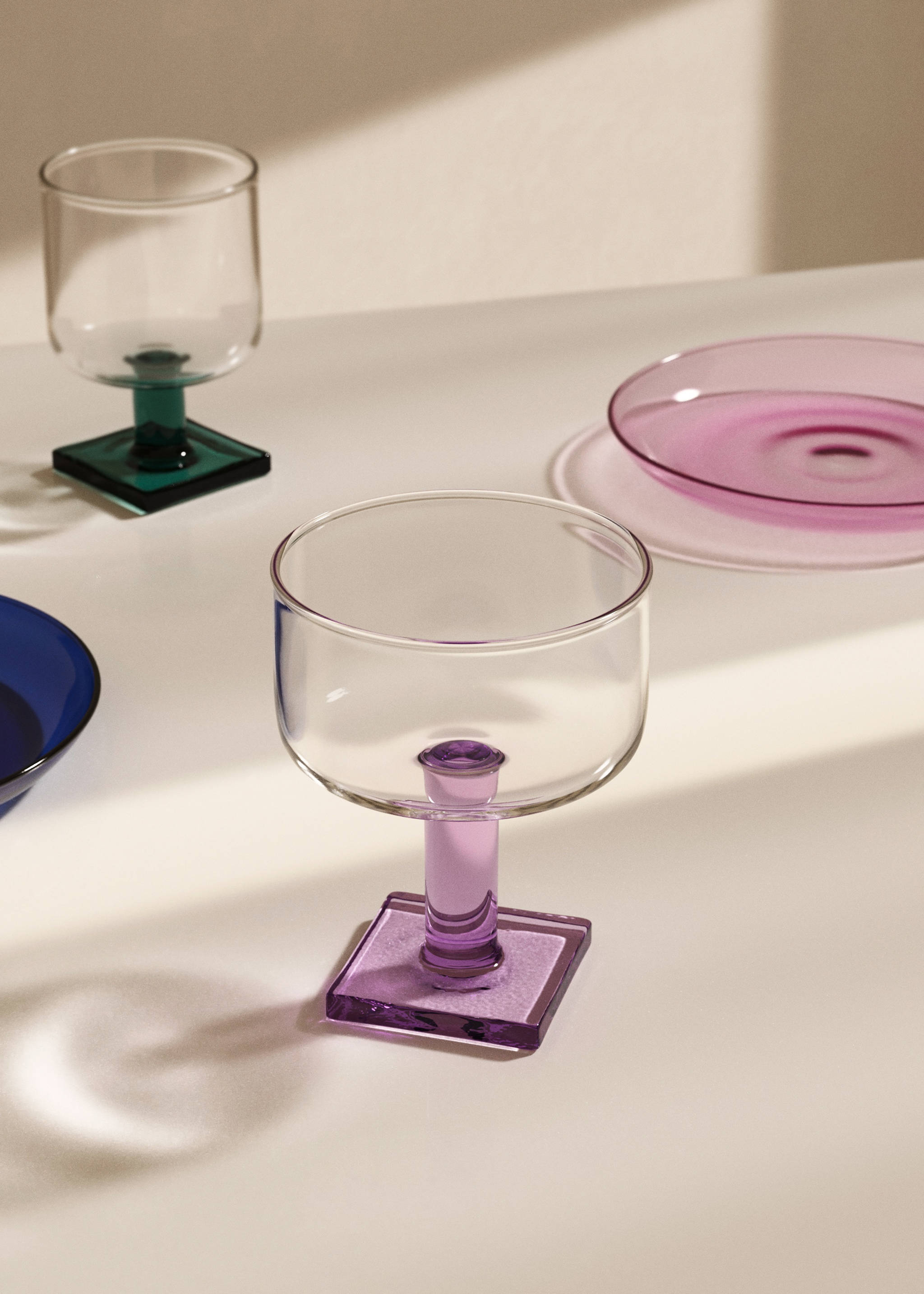 Borosilicate stem glass with coloured base - General plane