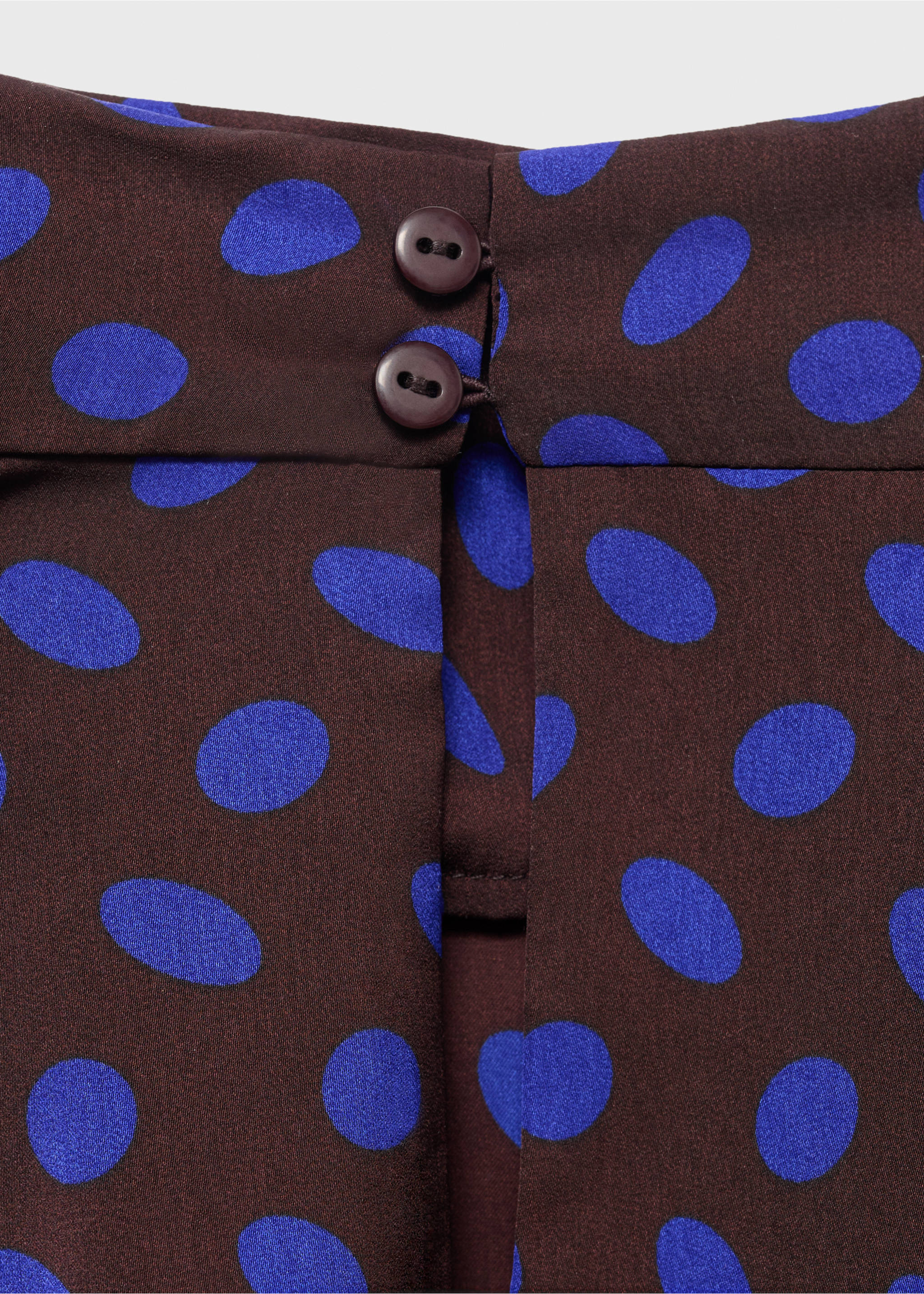 Gepunktete Bluse mit drapiertem Kragen - Detail des Artikels 8, Braun. Ref: 17024446-00.