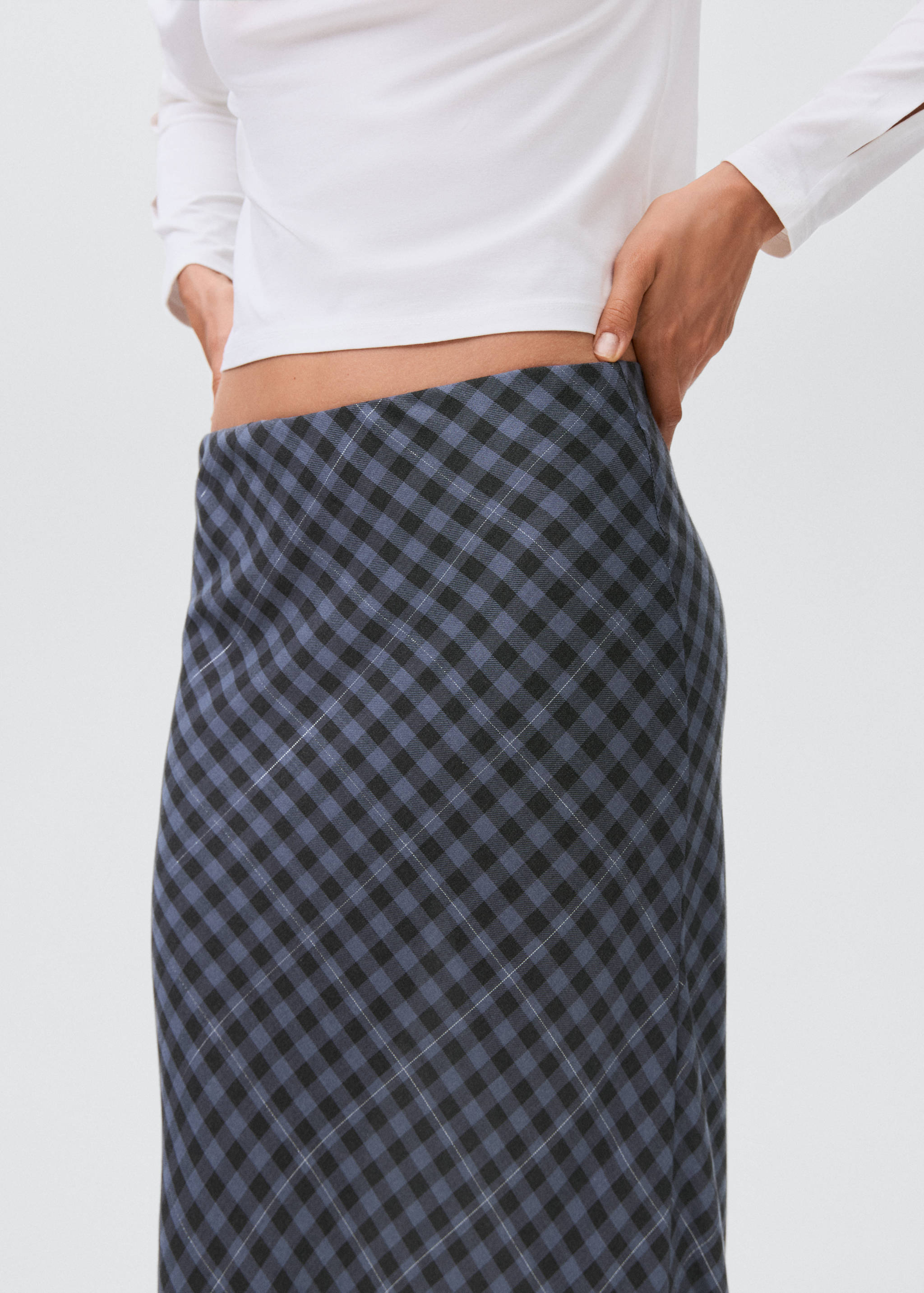Checked long skirt - Details of the article 1