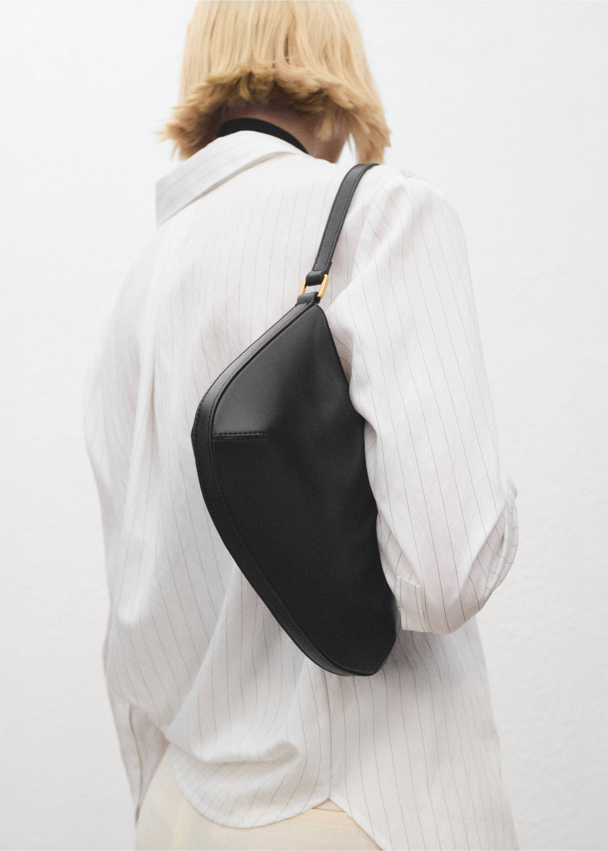 Oval shoulder bag - Details of the article 9, Black. Ref: 17024787-00.