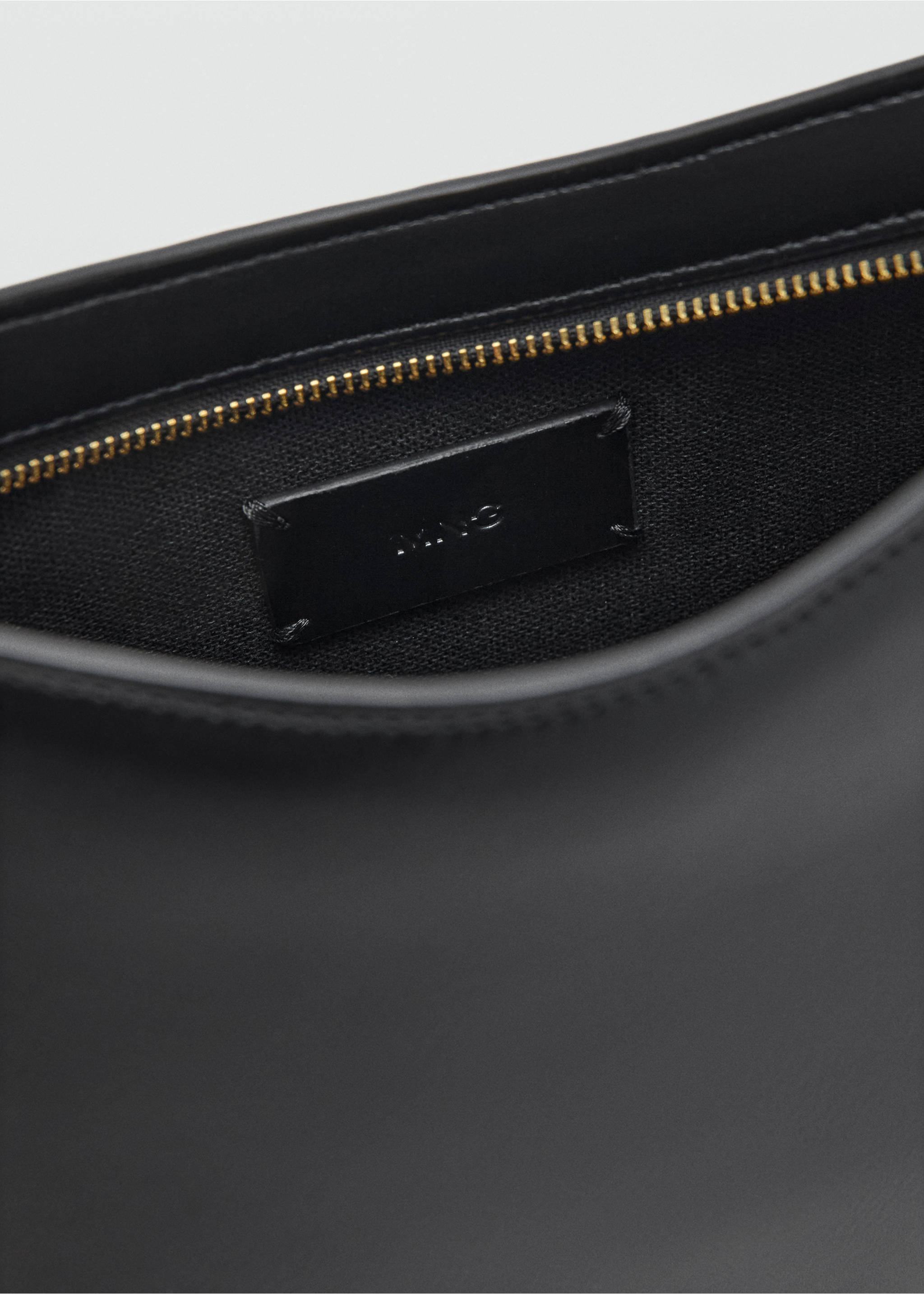 Oval shoulder bag - Details of the article 2, Black. Ref: 17024787-00.