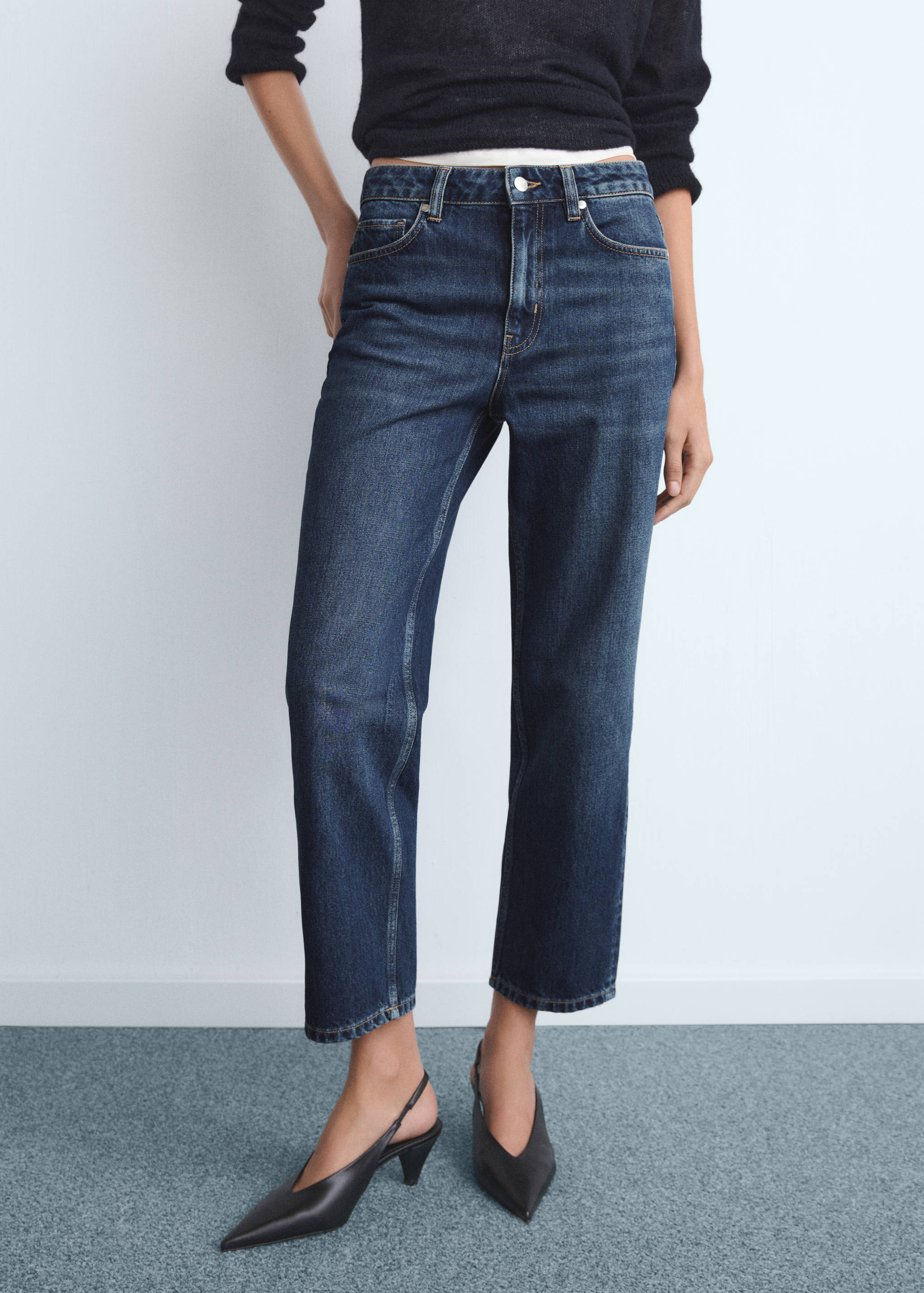 Raka jeans medium midja - Bild av mittparti