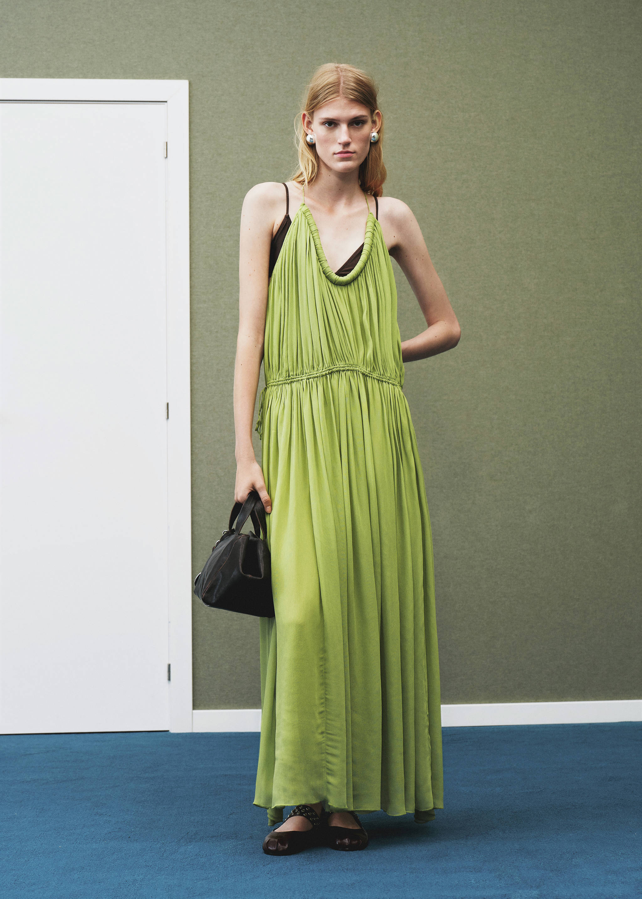 Oversized pleated dress - General plane