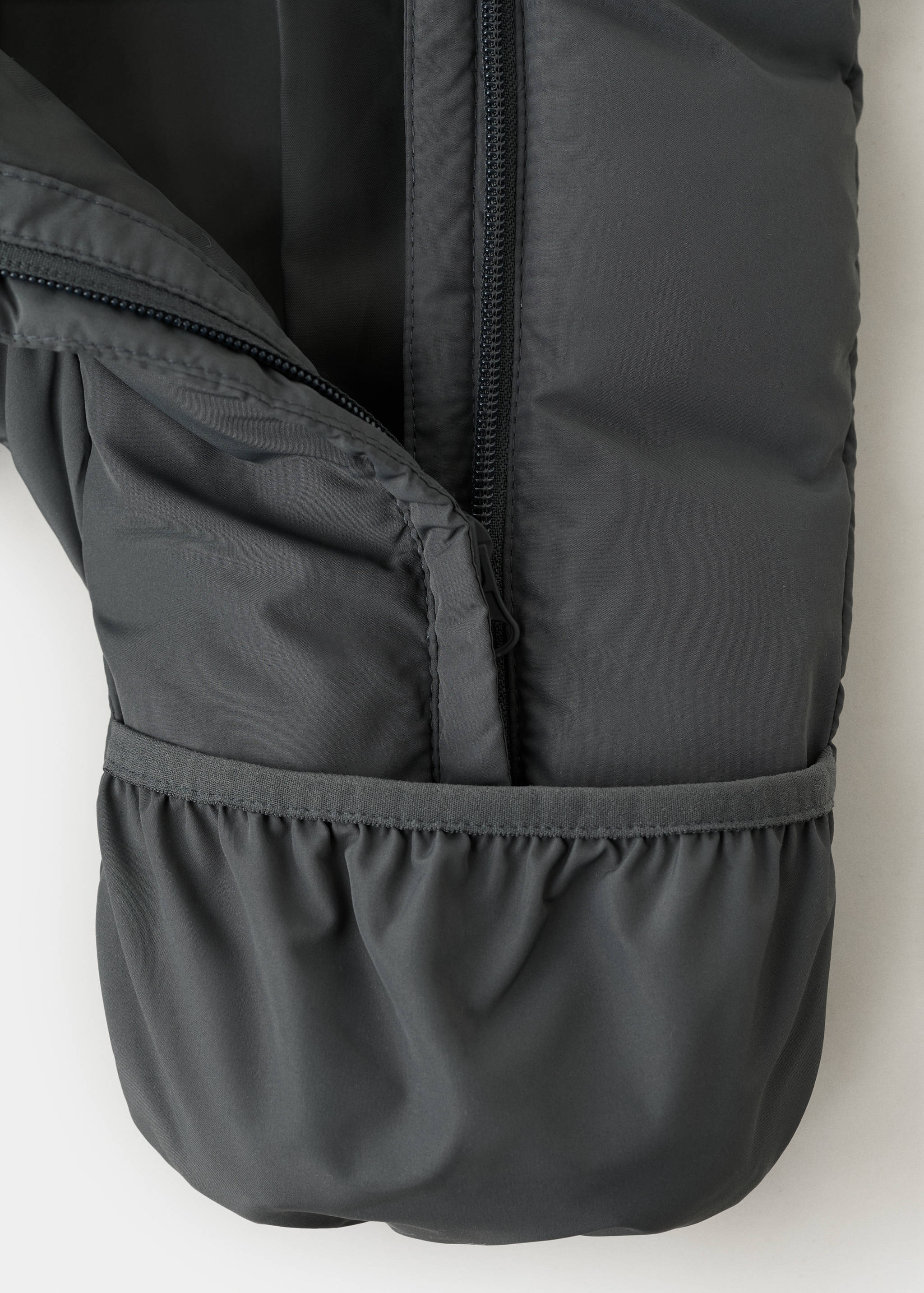 Quilted hoodie with fur hood - Details of the article 8