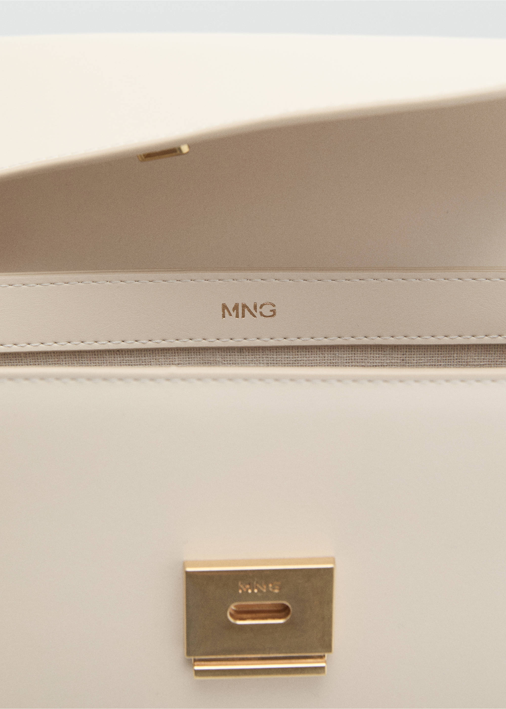 Crossbody bag with flap - Details of the article 2, Off White. Ref: 17025798-00.