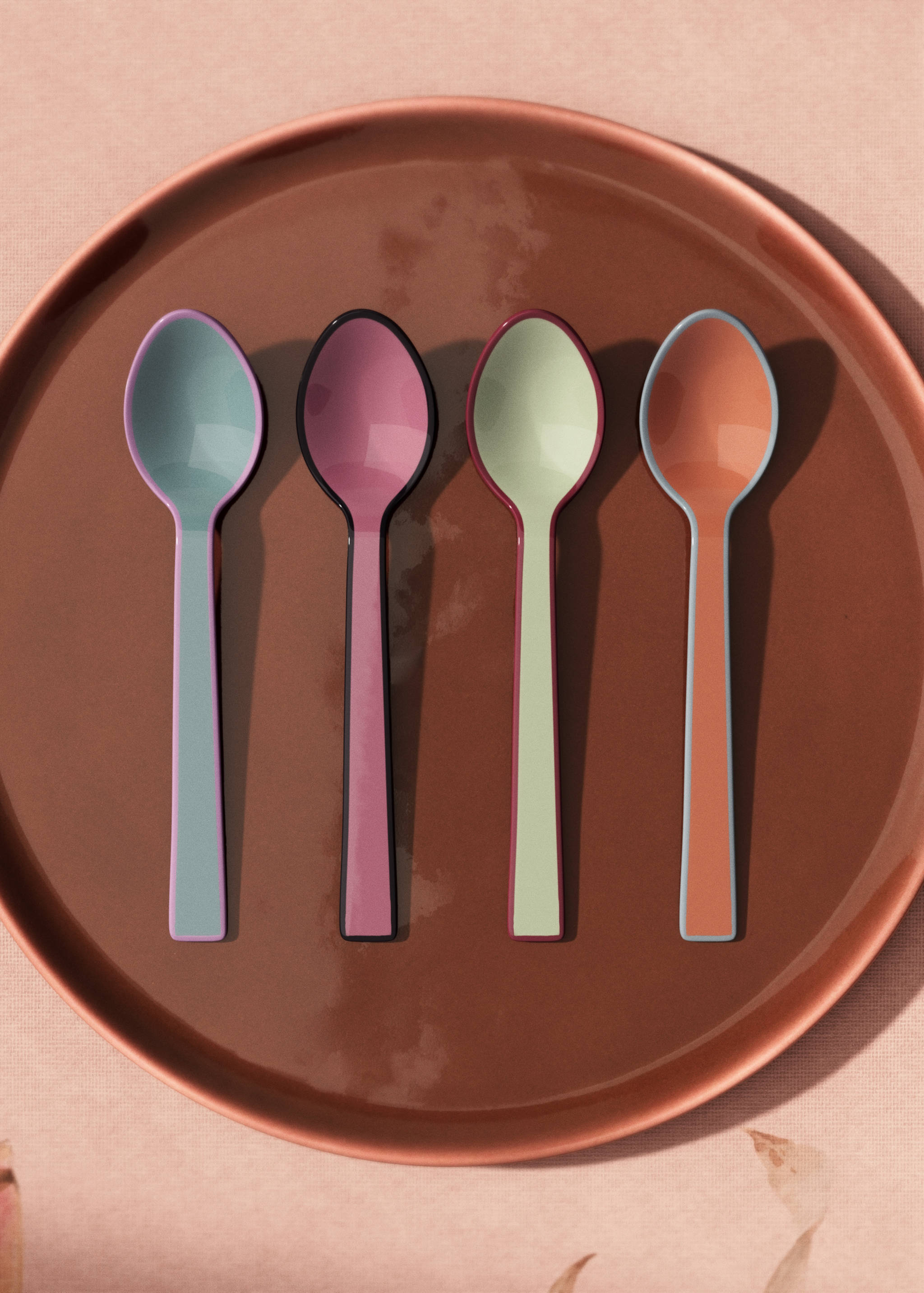 Set of 4 multi-coloured dessert spoons - General plane