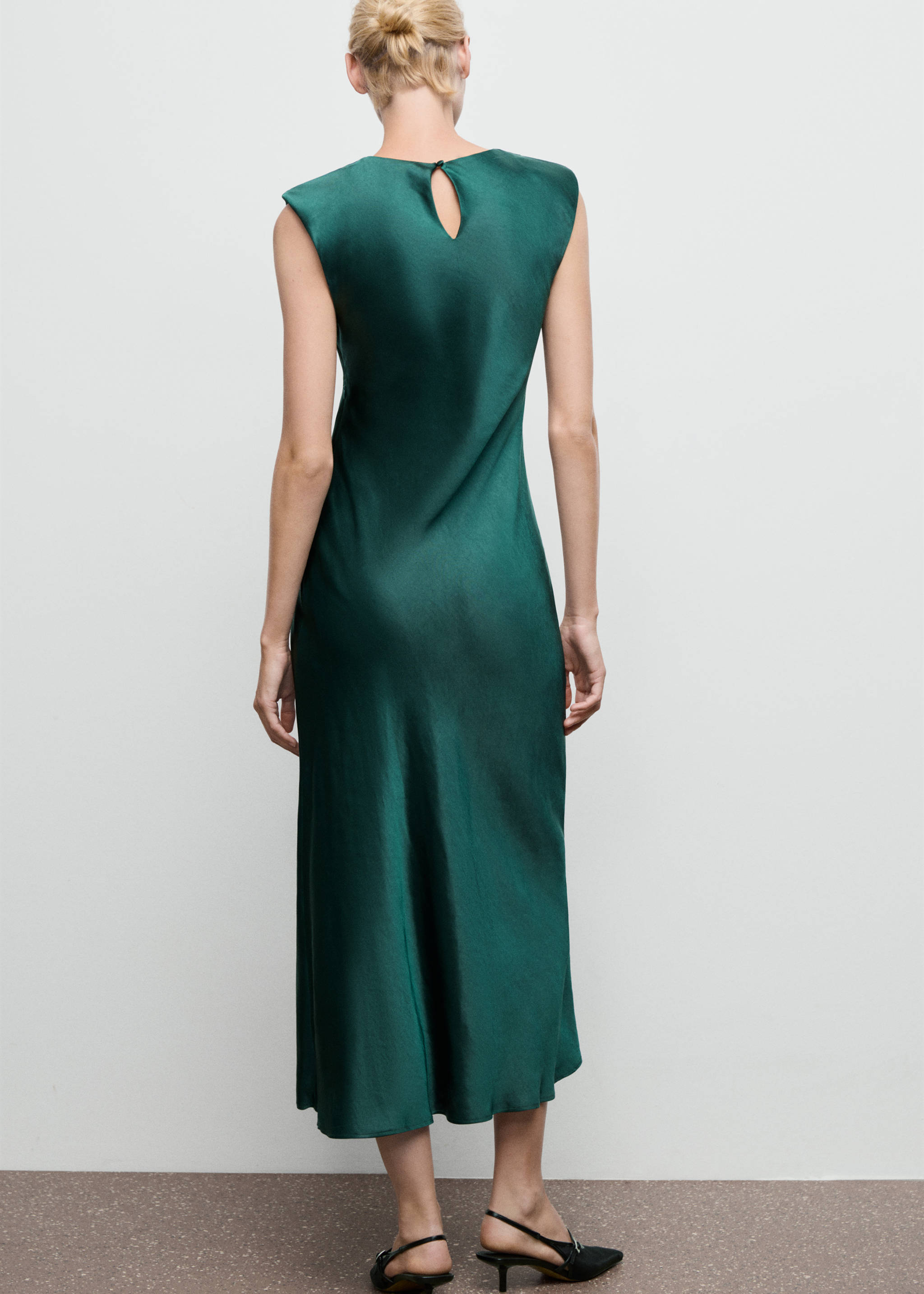 Fitted satin dress - Reverse of the article