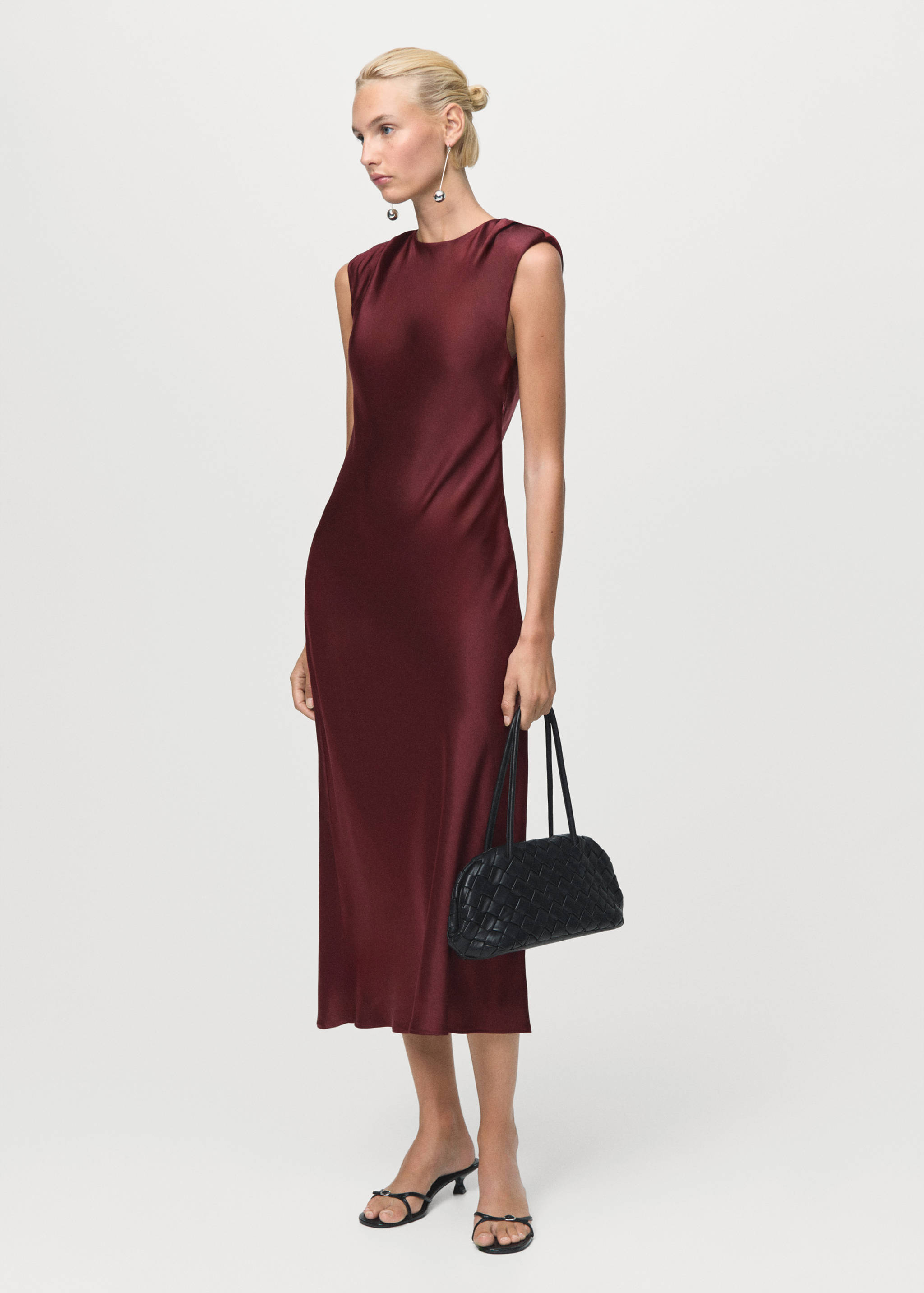 Fitted satin dress - General plane