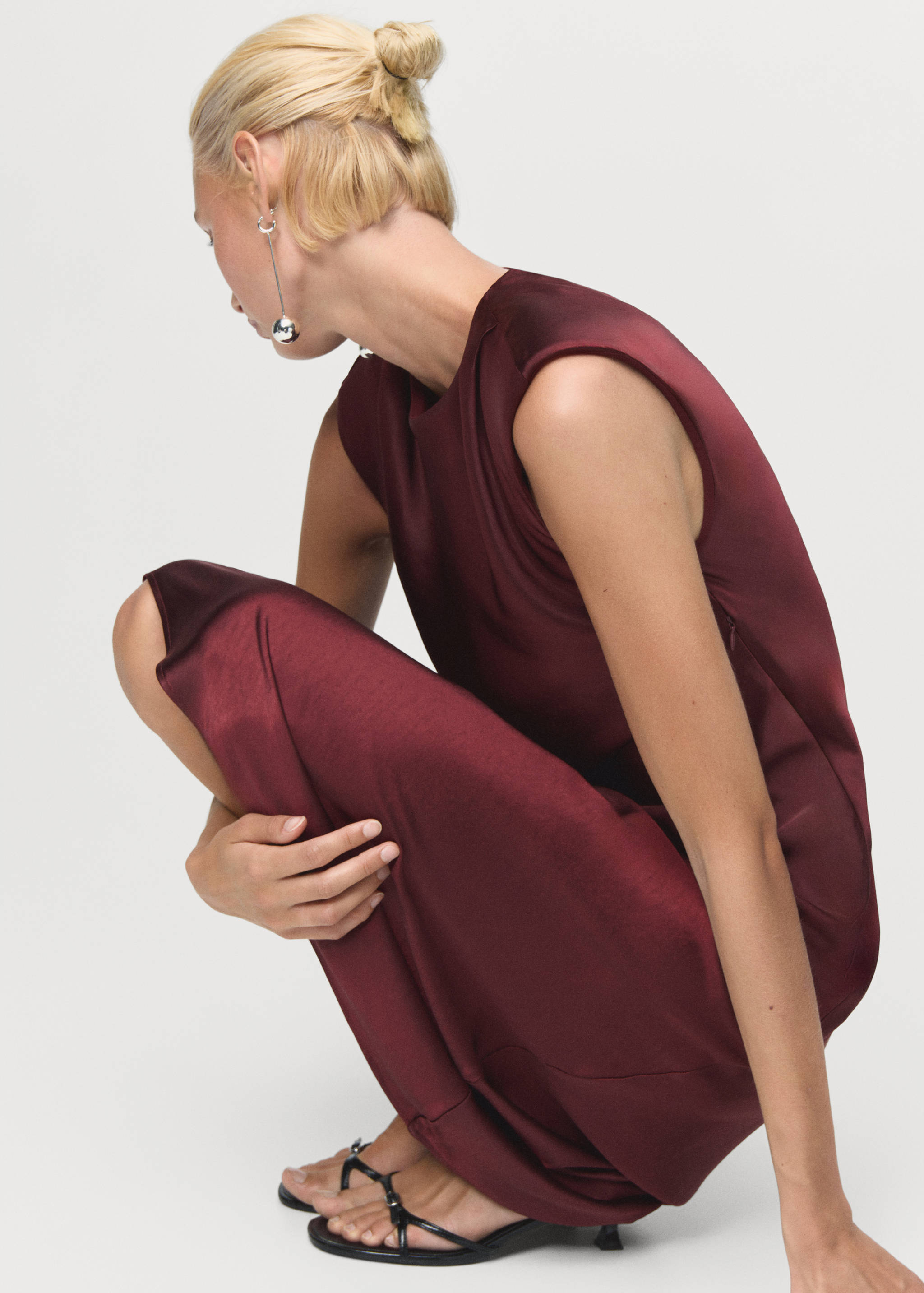 Fitted satin dress - Details of the article 2