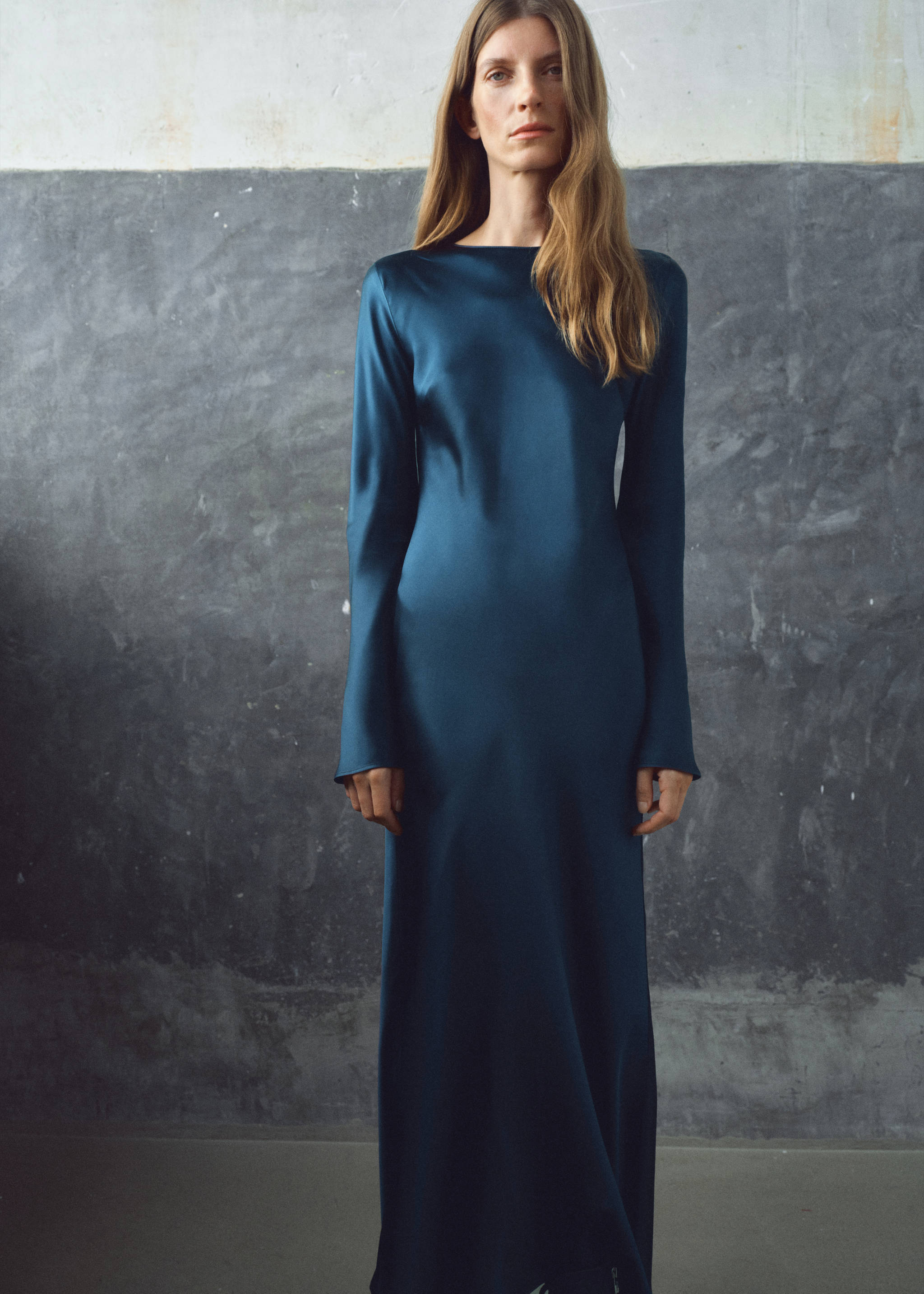 Long satin dress - Medium plane