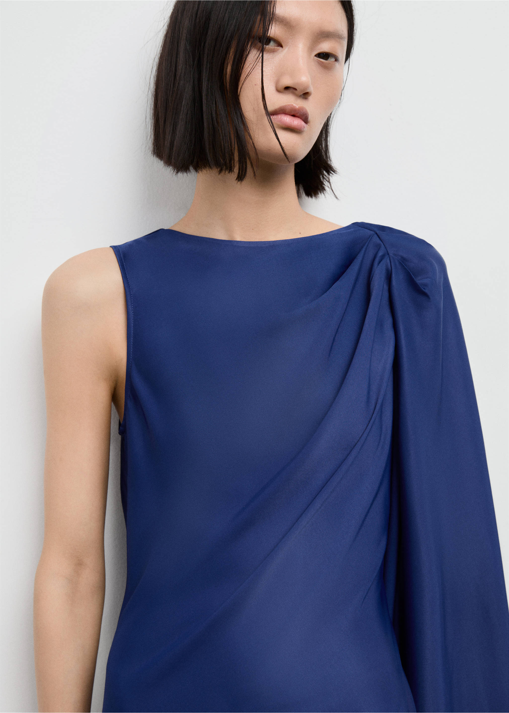 Asymmetrical satin dress - Details of the article 3, Navy. Ref: 17025831-00.