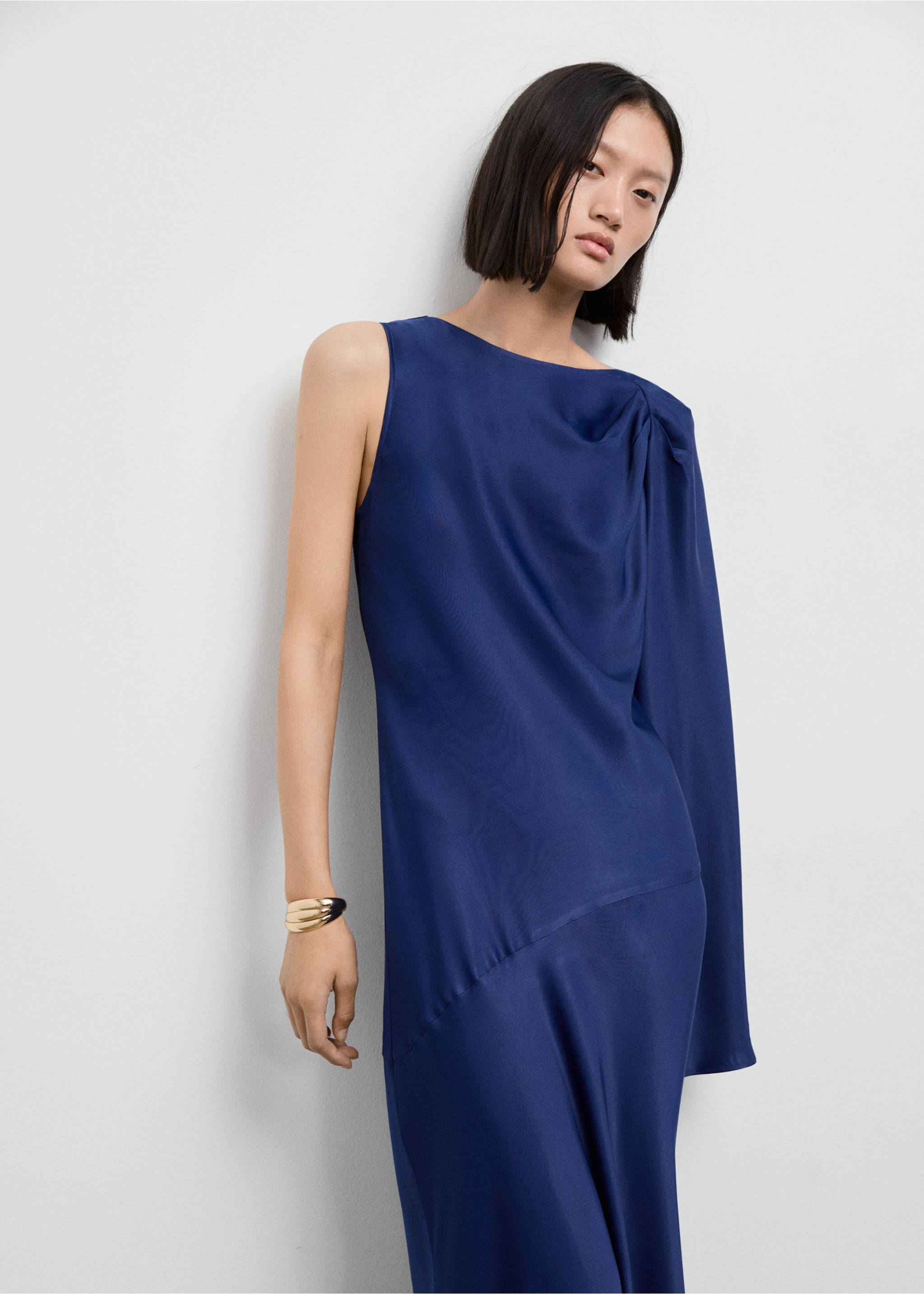 Asymmetrical satin dress - Details of the article 2, Navy. Ref: 17025831-00.