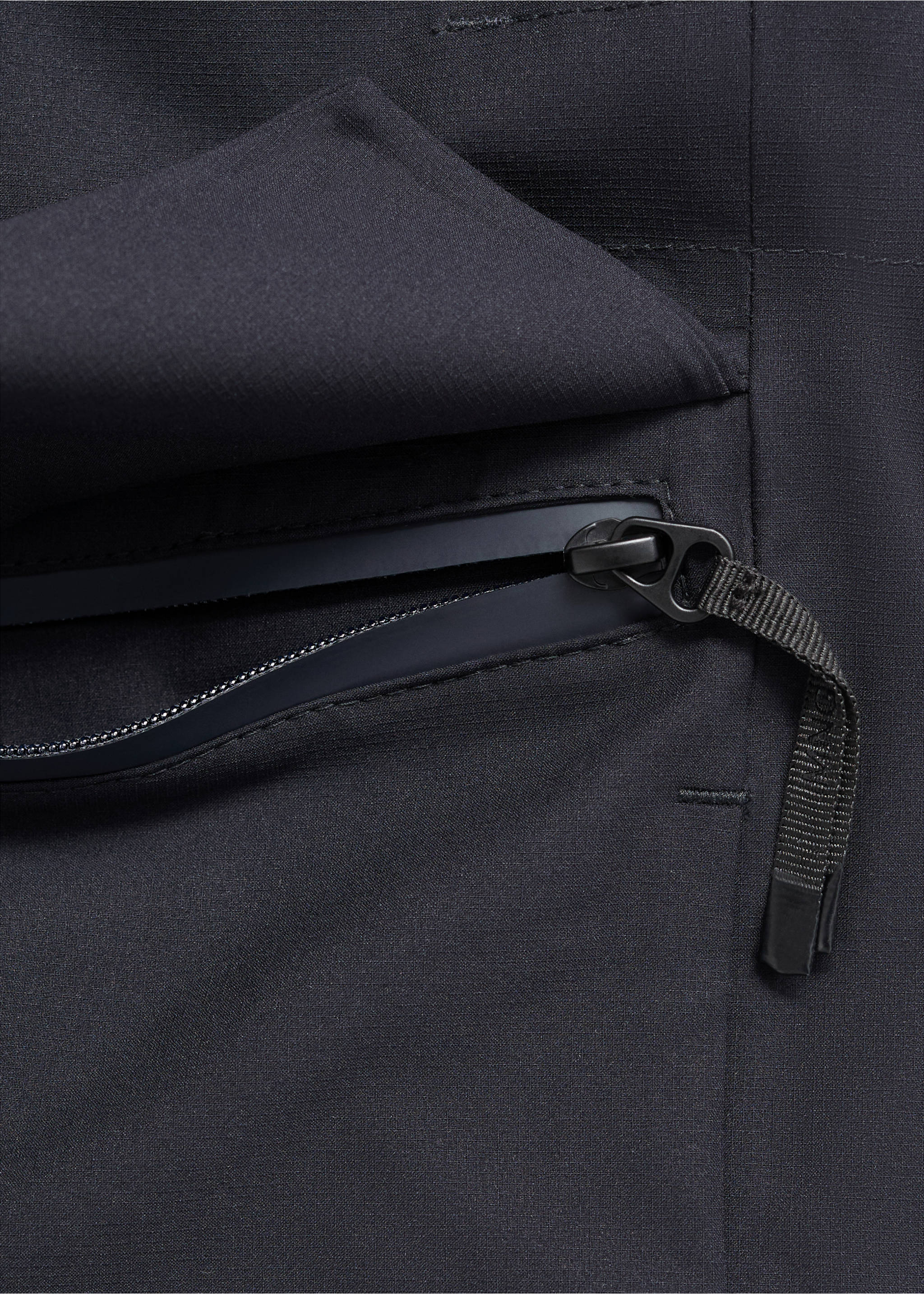 Waterproof jacket with Thermolite® padding - Details of the article 8, Navy. Ref: 17025968-00.