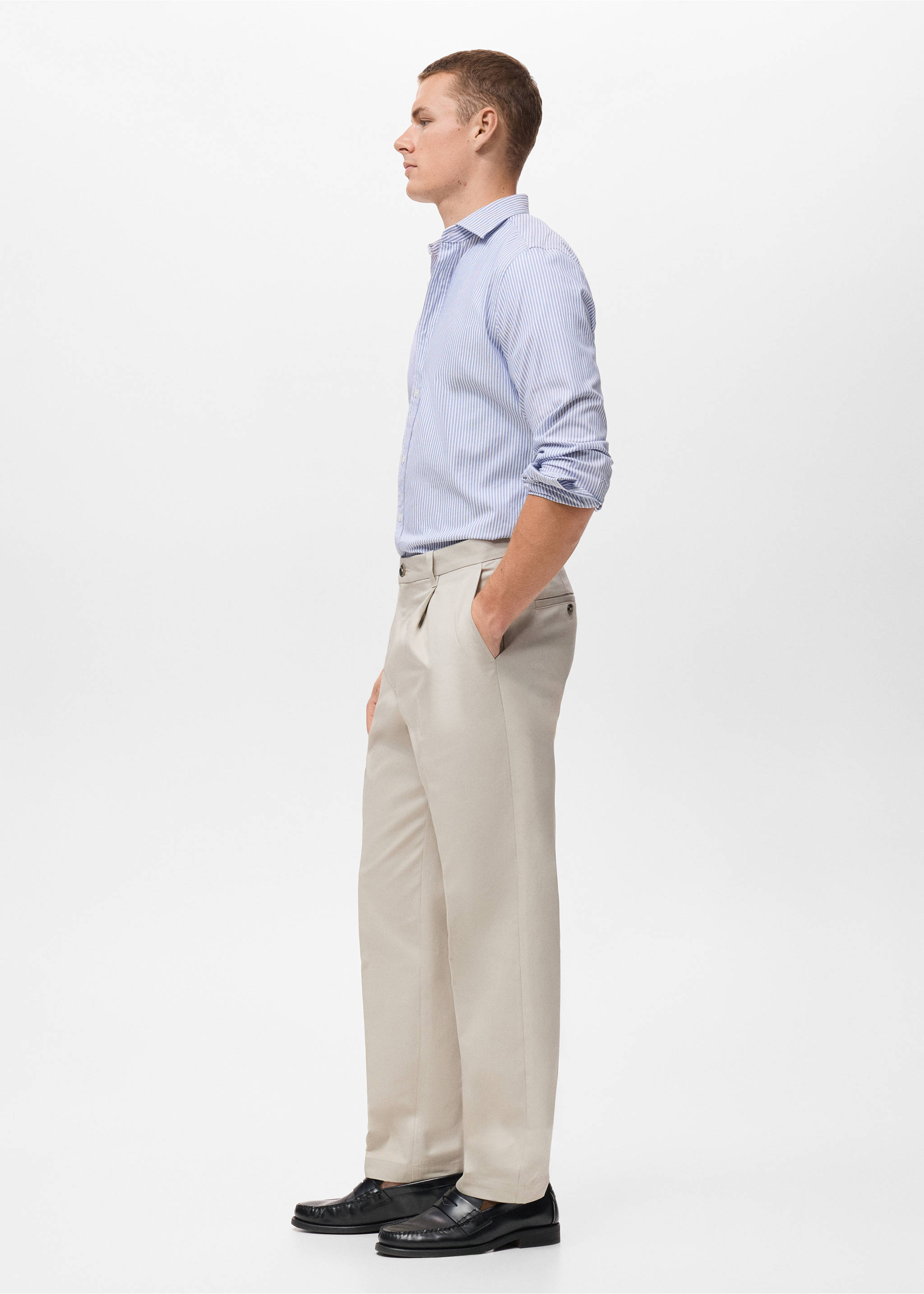 Regular fit pleated cotton trousers - Details of the article 2, Sand. Ref: 17025970-00.