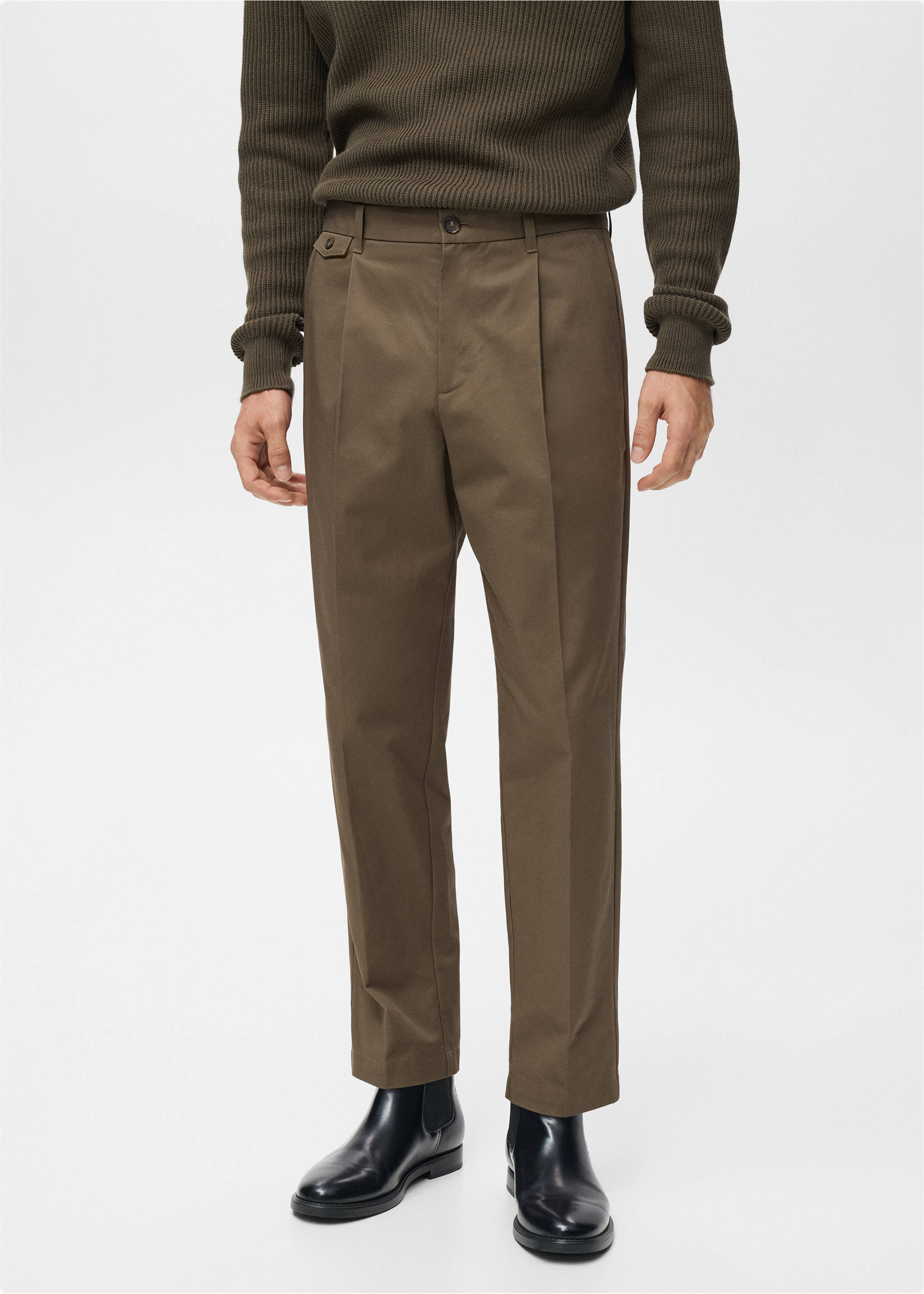 Regular fit pleated cotton trousers - Medium plane, Brown. Ref: 17025970-00.