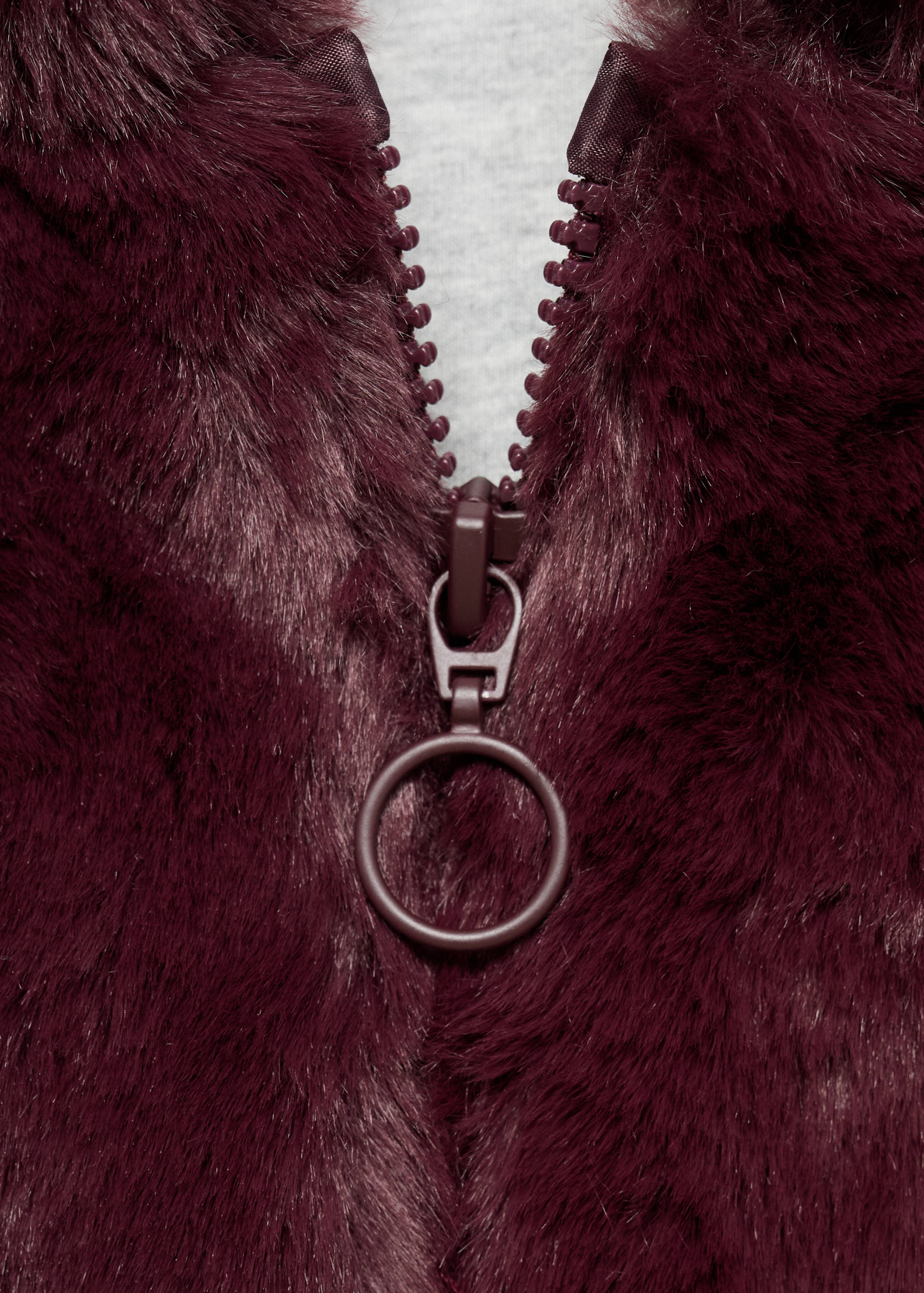 Manteau imitation fourrure à capuche - Détail de l'article 8