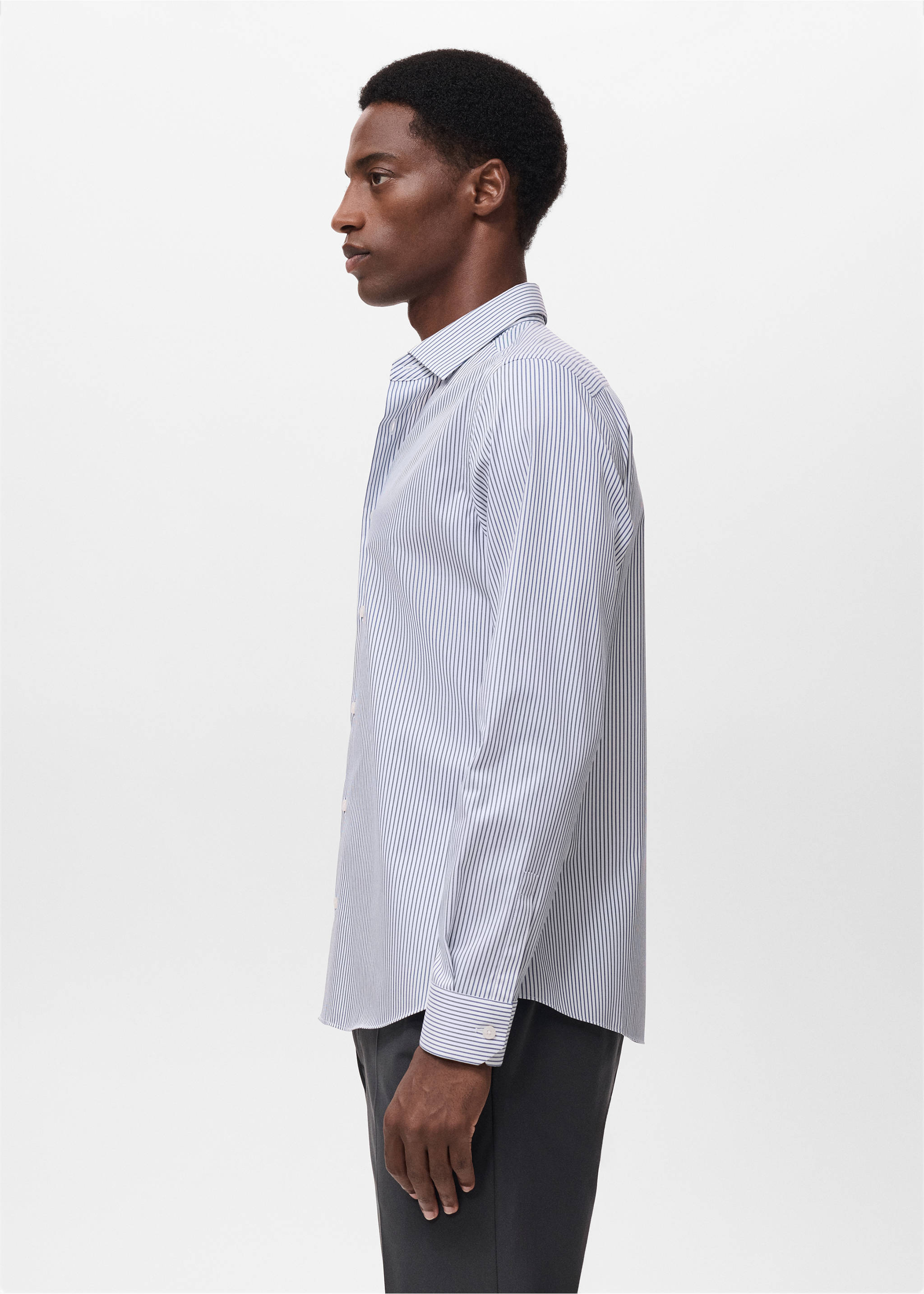 Regular Fit Baumwollhemd mit Streifen, Non-Iron - Detail des Artikels 2, Marineblau. Ref: 17025982-00.
