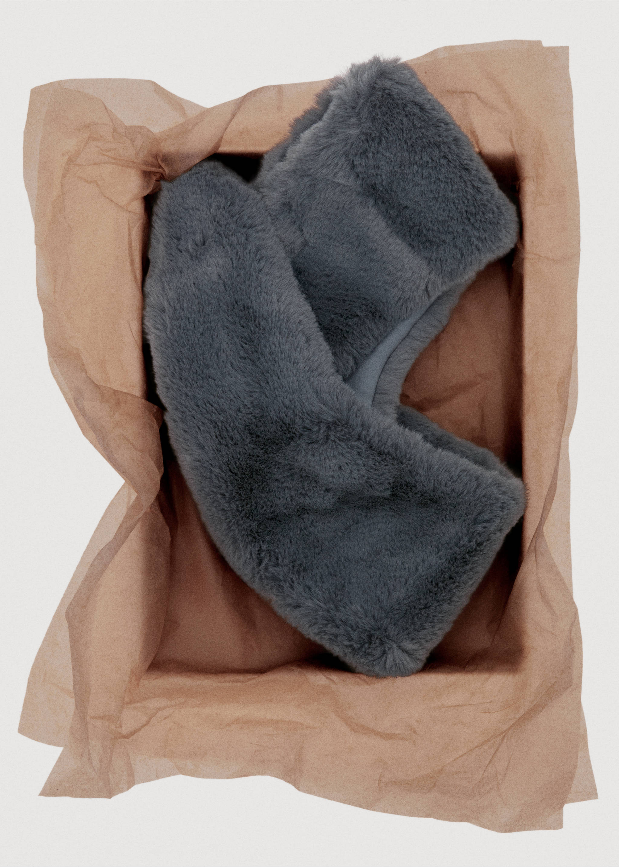 Faux-fur scarf - Details of the article 7, Grey. Ref: 17025998-00.