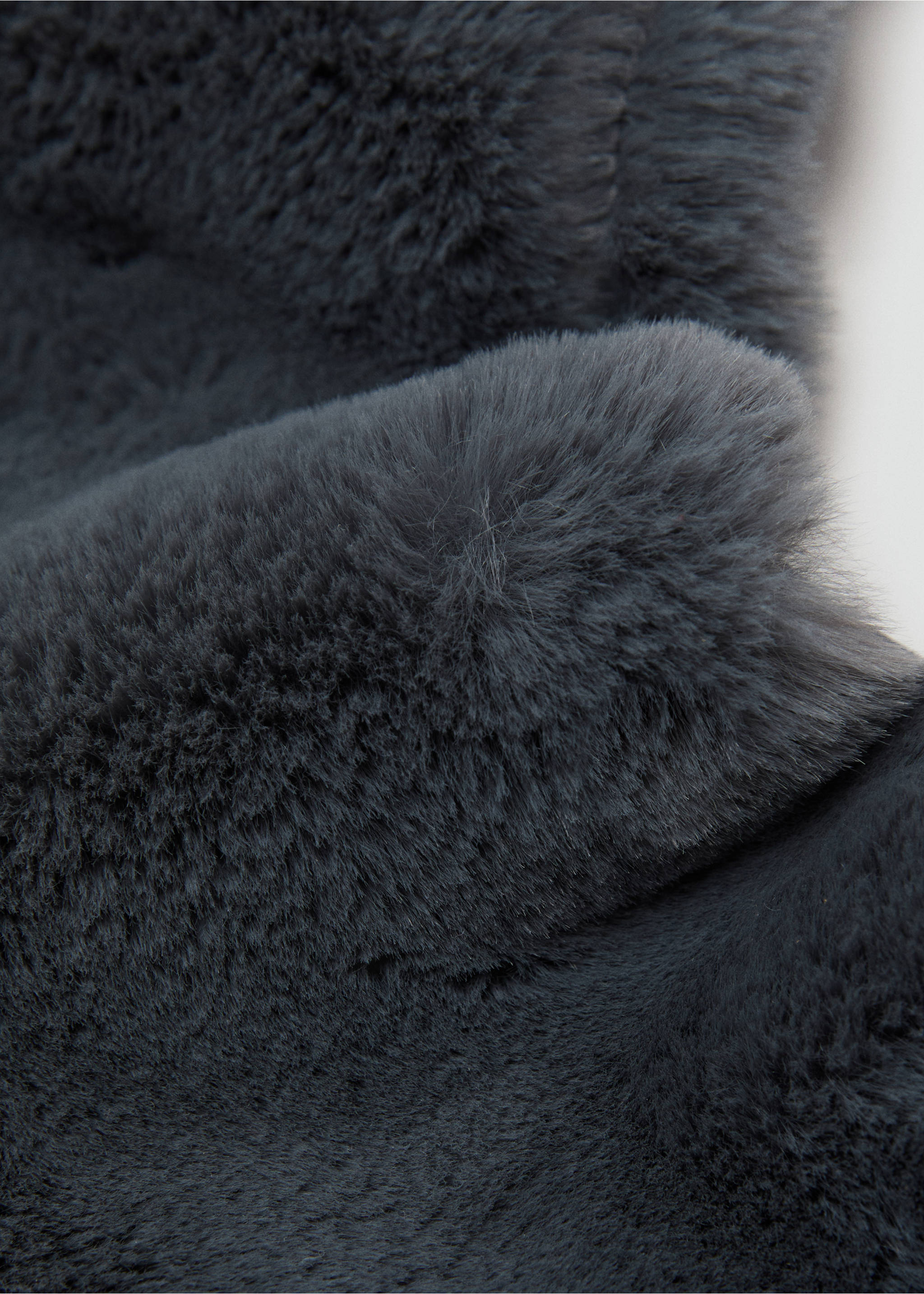 Faux-fur scarf - Details of the article 1, Grey. Ref: 17025998-00.
