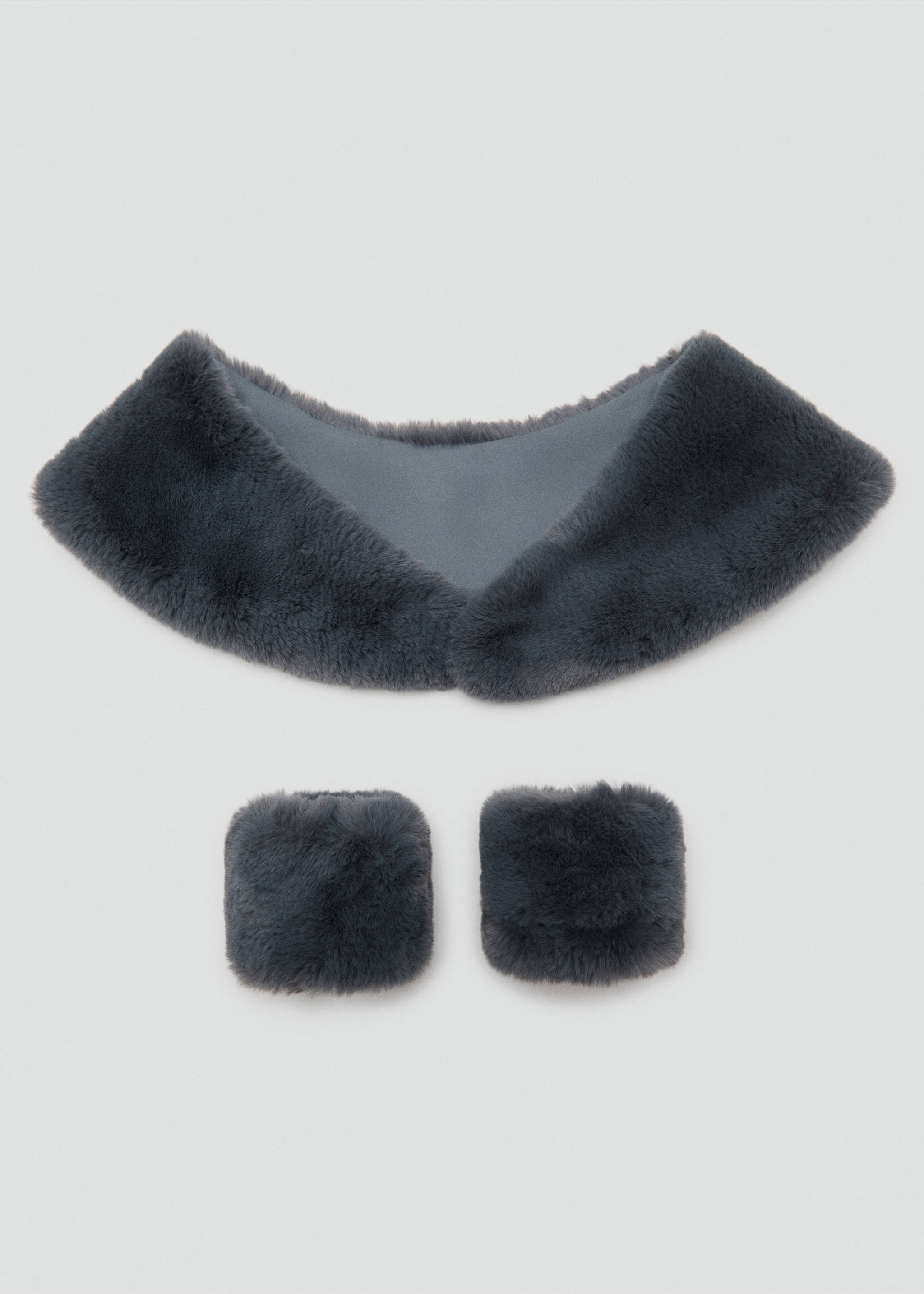 Faux-fur scarf - Details of the article 2, Grey. Ref: 17025998-00.