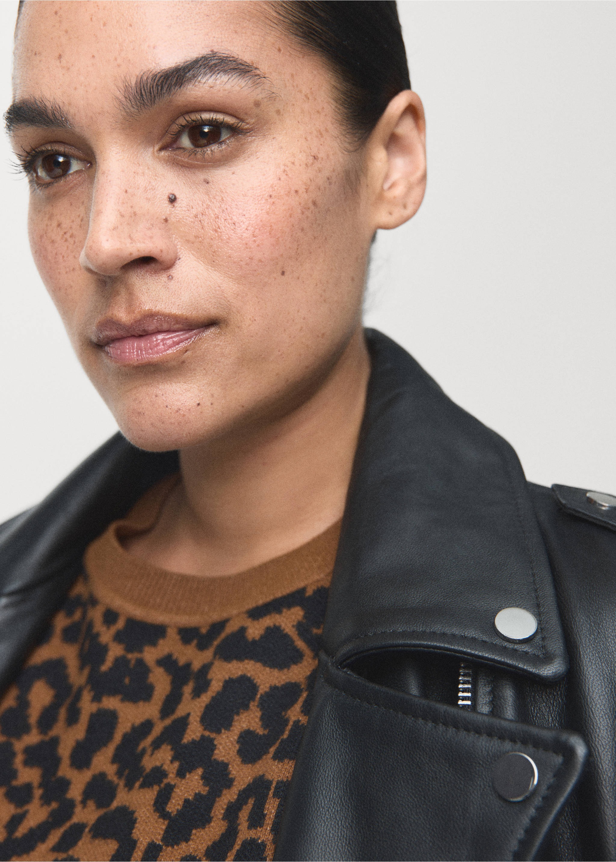 Leopard-print knitted sweater - Details of the article 4, Ecru. Ref: 17026349-00.