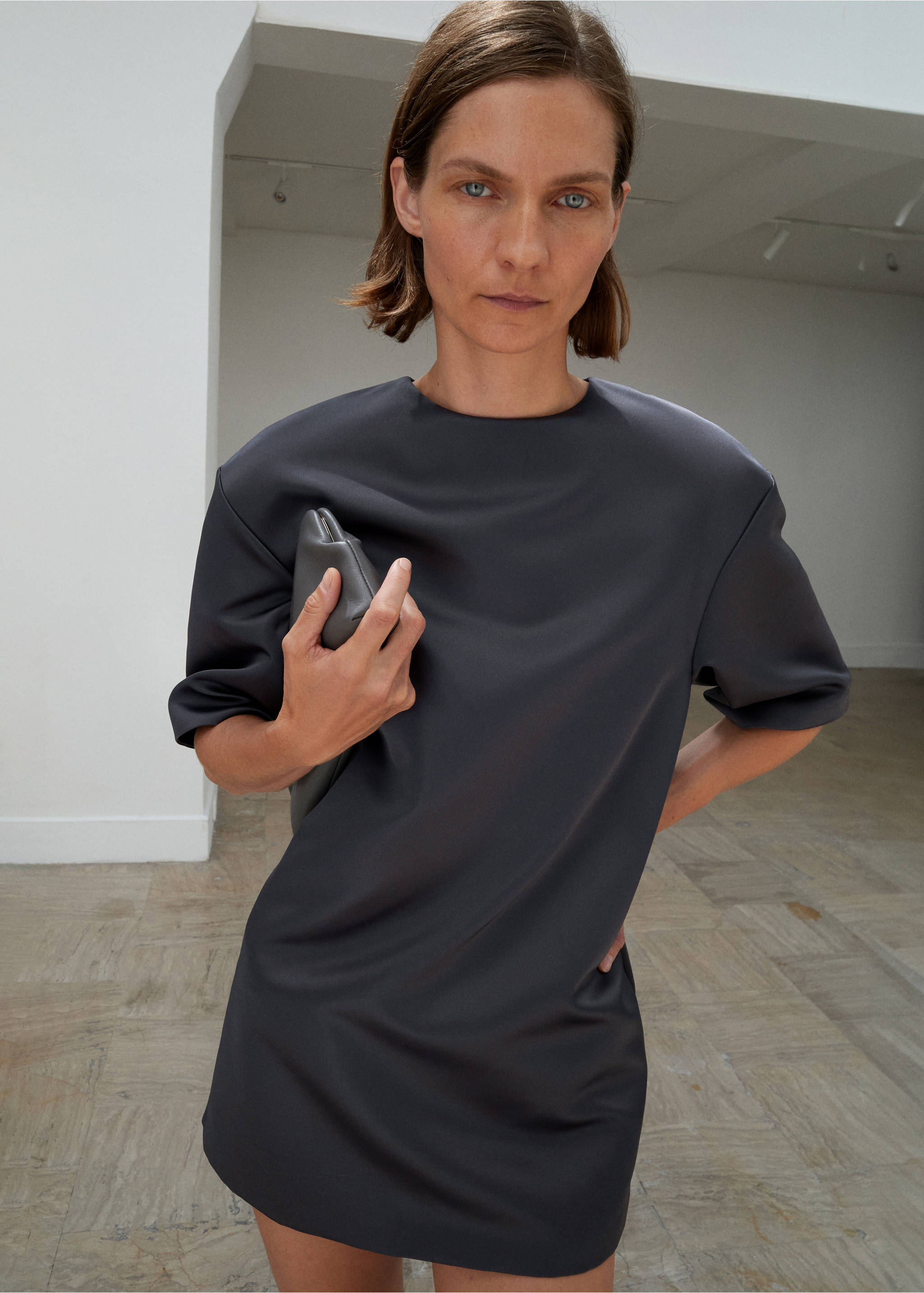 Dark grey short-sleeved round-neck mini dress with a structured fit., Charcoal. Ref: 17026357-00.