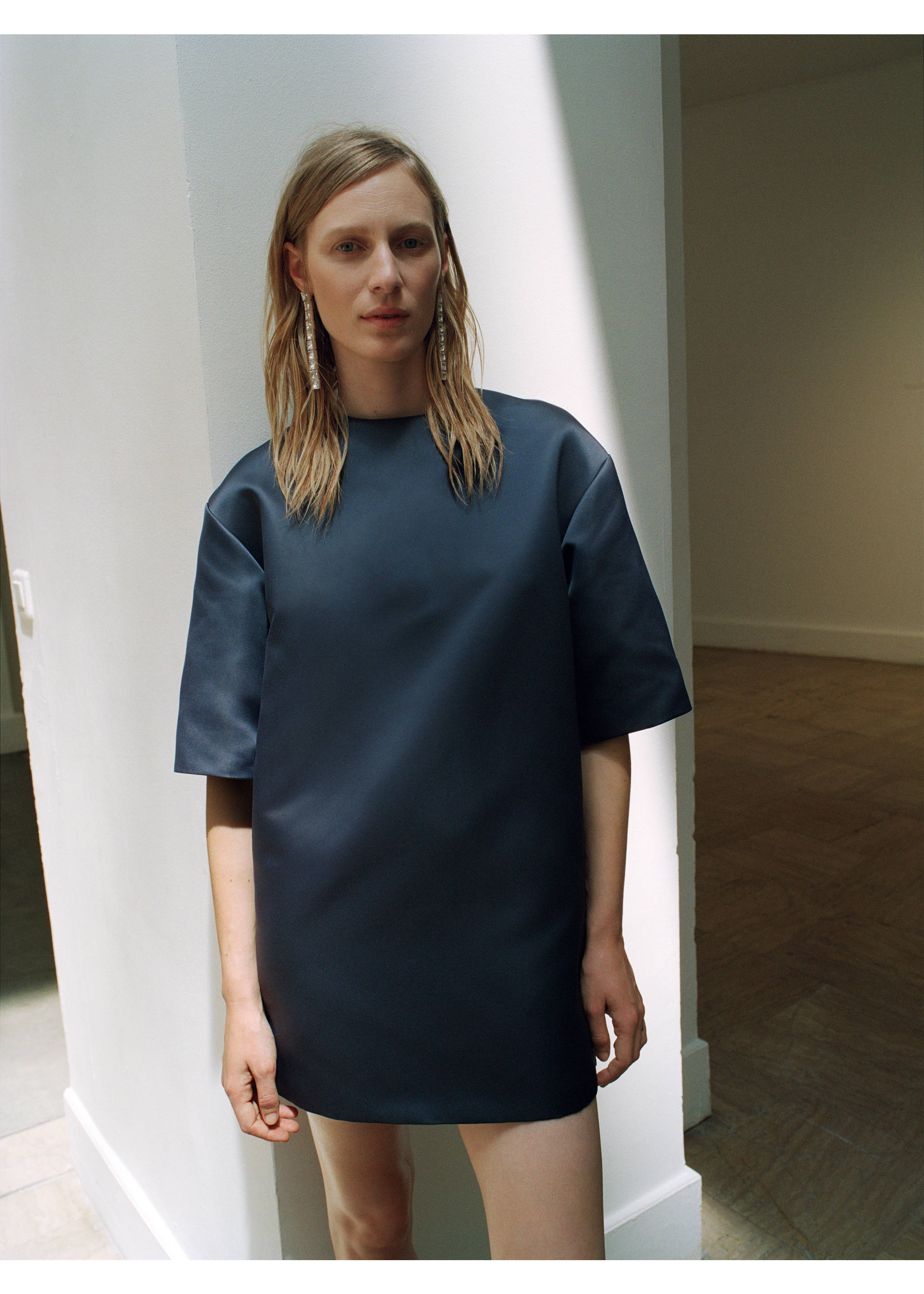 Dark navy blue short-sleeved mini dress with a structured shift silhouette., Charcoal. Ref: 17026357-00.