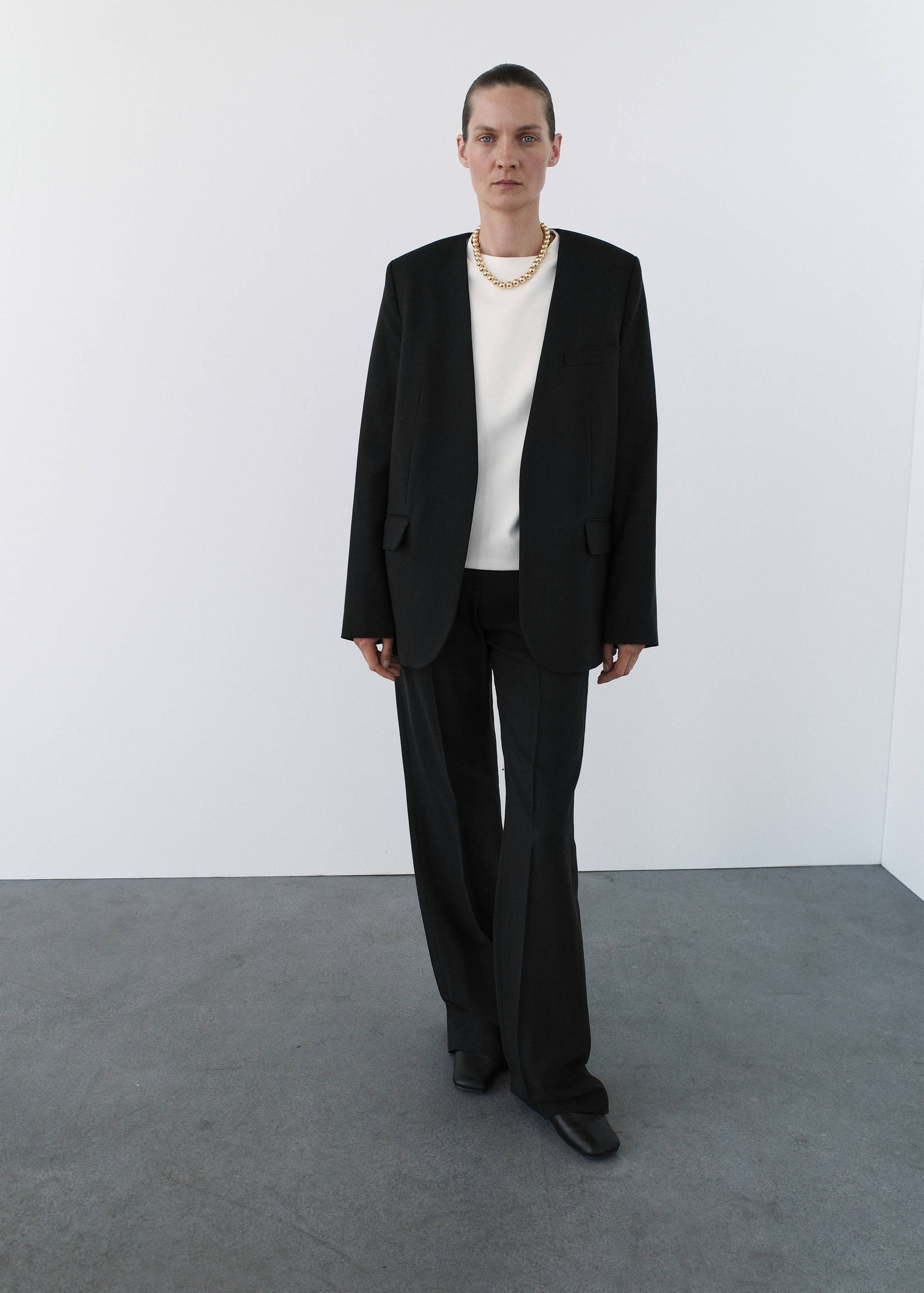 Suit blazer without lapels - General plane