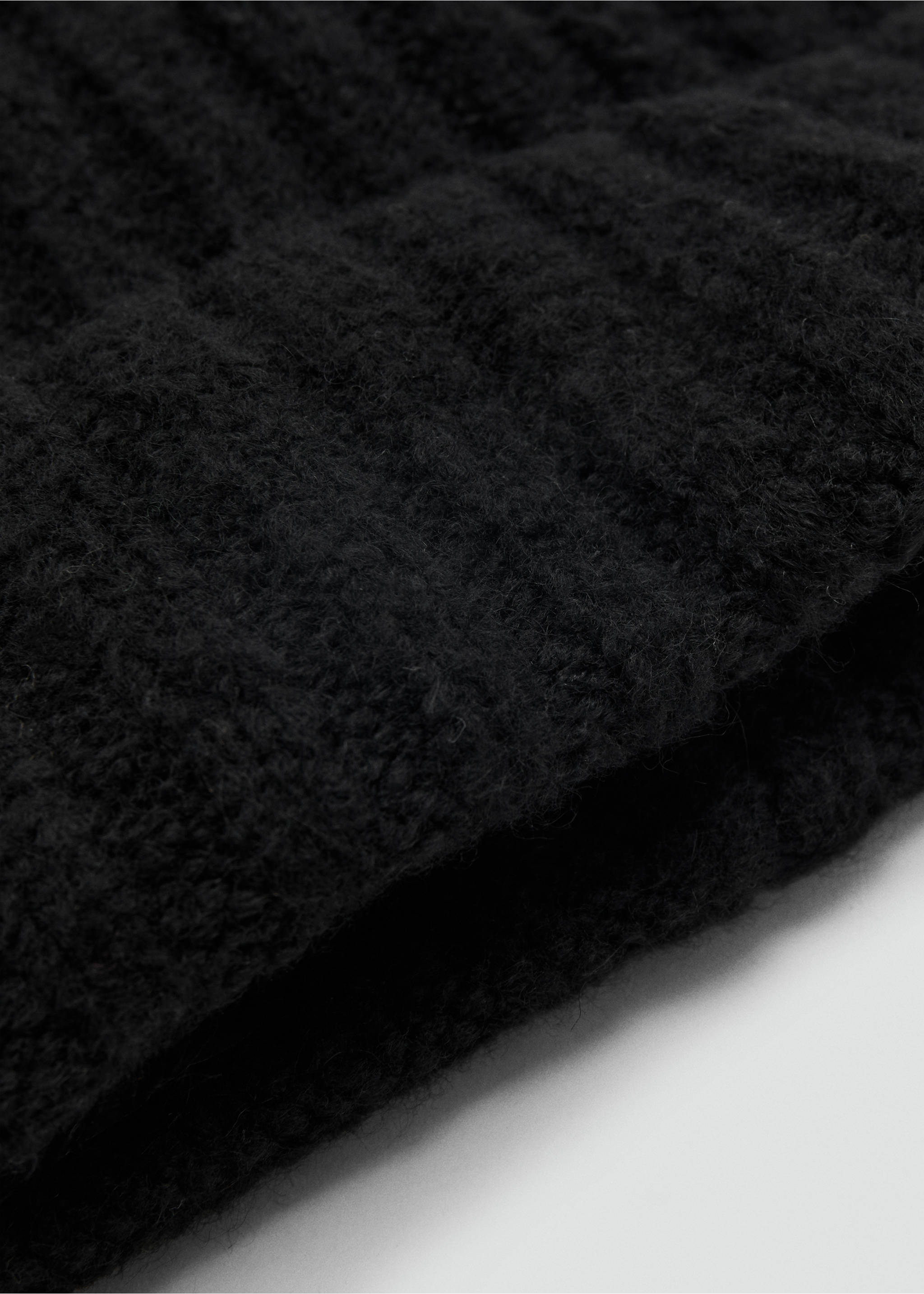 Ribbed knit beanie - Medium plane, Black. Ref: 17026731-00.