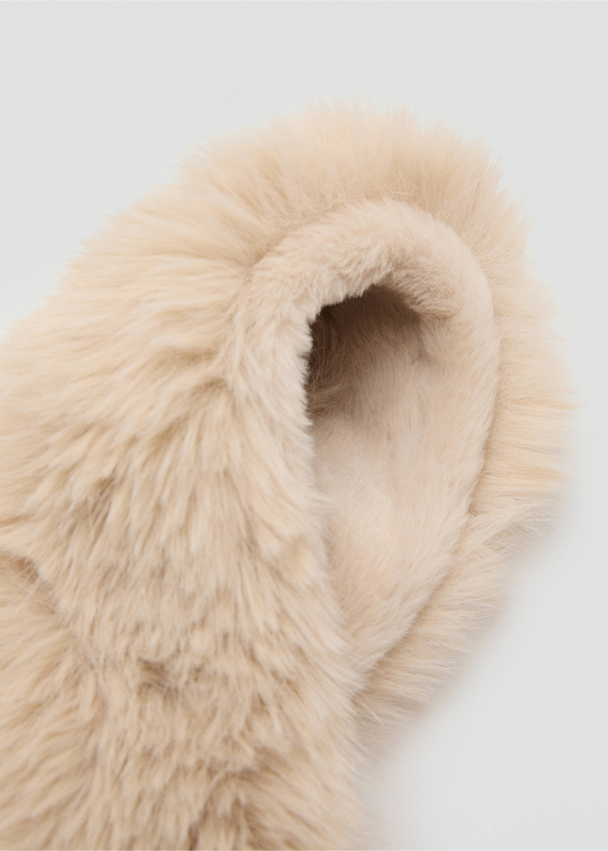 Faux-fur scarf - Details of the article 1, Beige. Ref: 17027768-00.