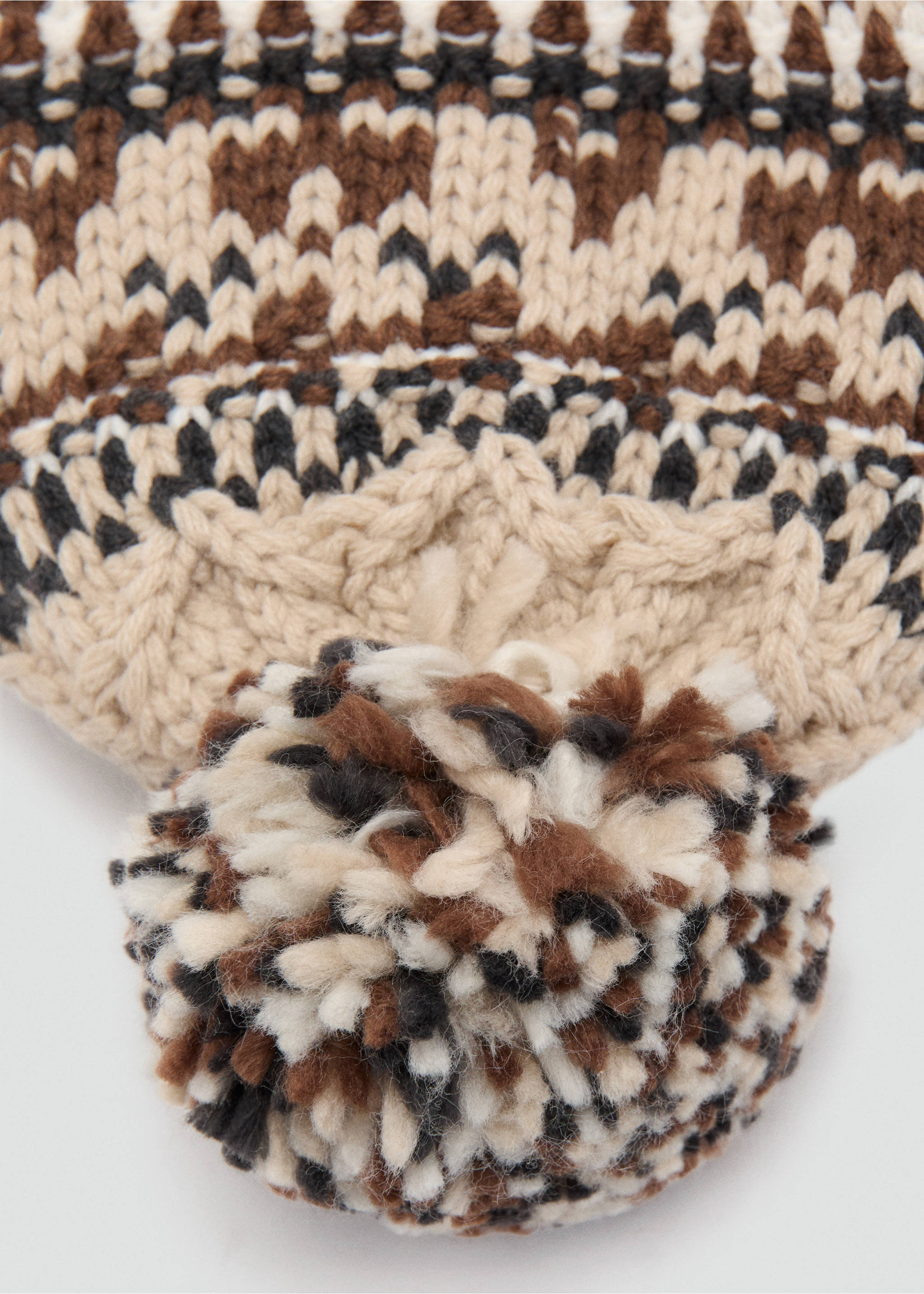 Knitted bobble hat - Details of the article 1, Sand. Ref: 17027778-00.
