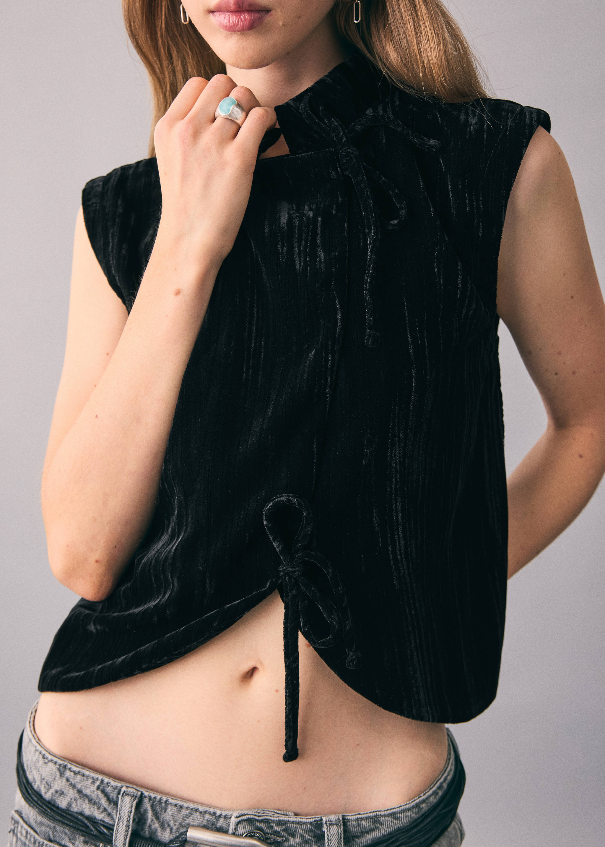 Velvet gilet - Details of the article 3