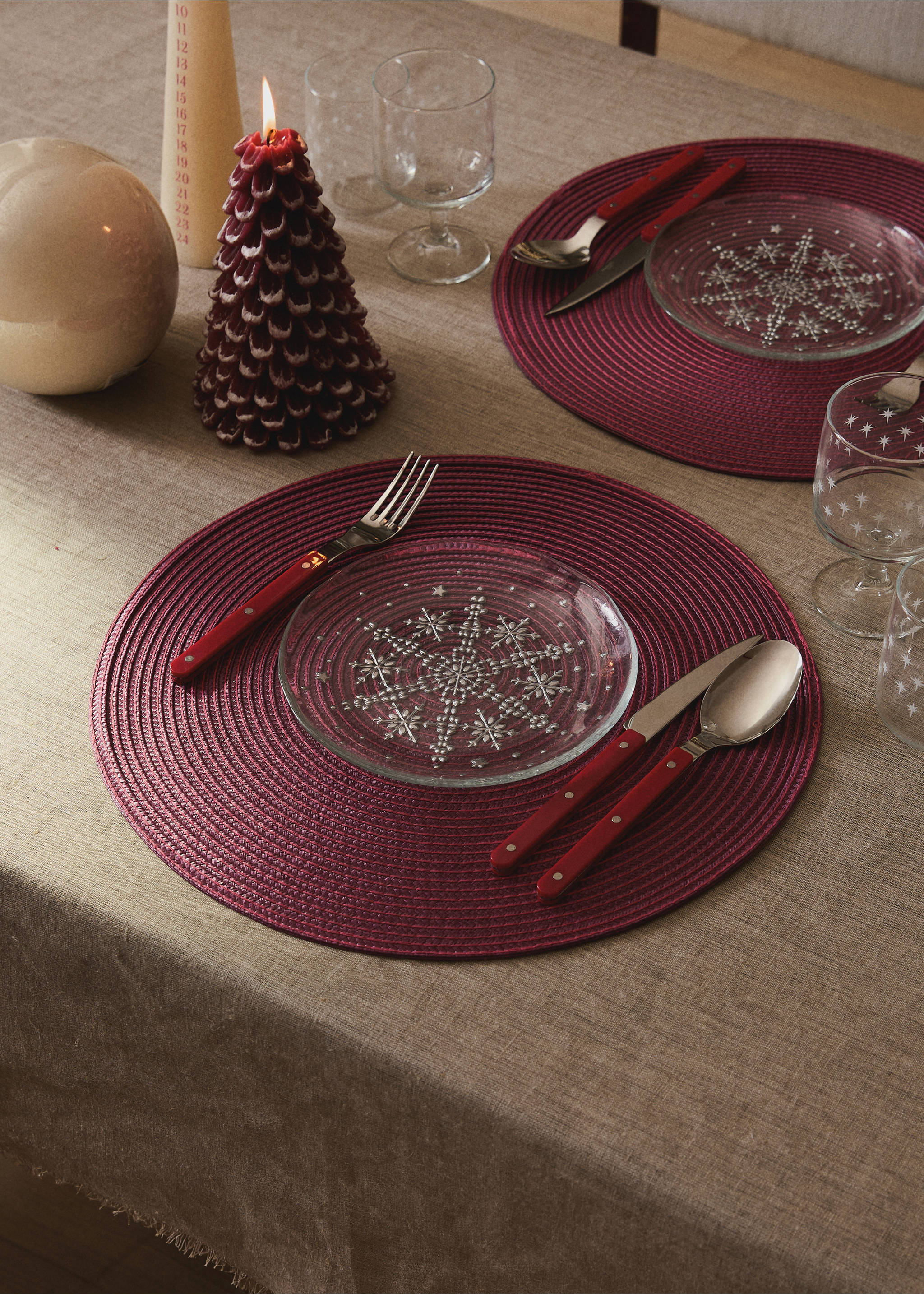 Polypropylene placemats - General plane, Red. Ref: 17027787-00.
