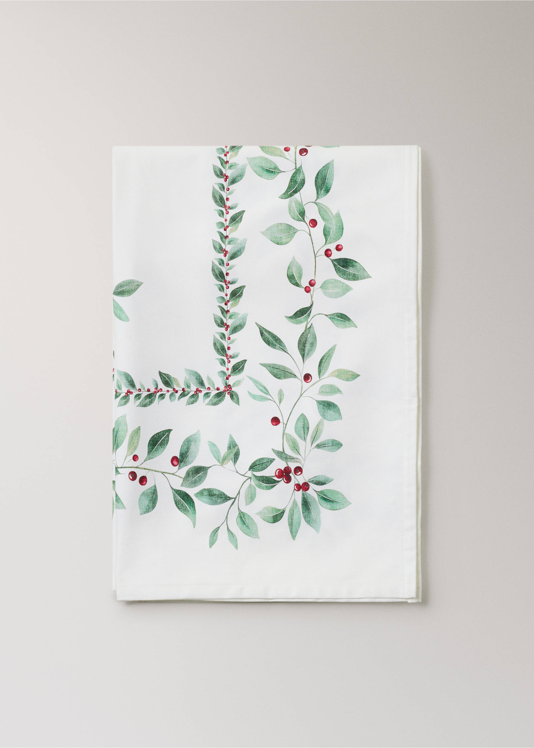 White tablecloth featuring a botanical Christmas print with green leaves and red berries., Ecru. Ref: 17027795-00.