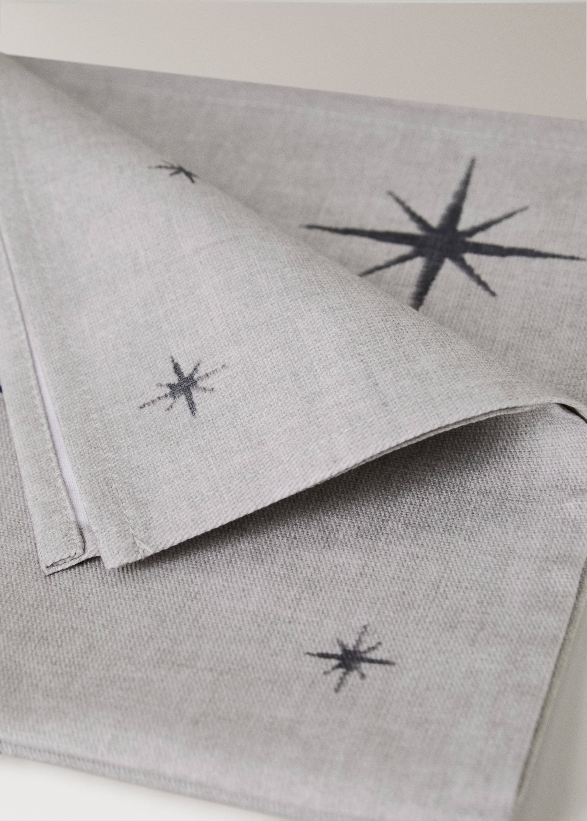 Serviettes de table en coton imprimé étoiles - Détail de l'article 2, Gris. Ref: 17027796-00.