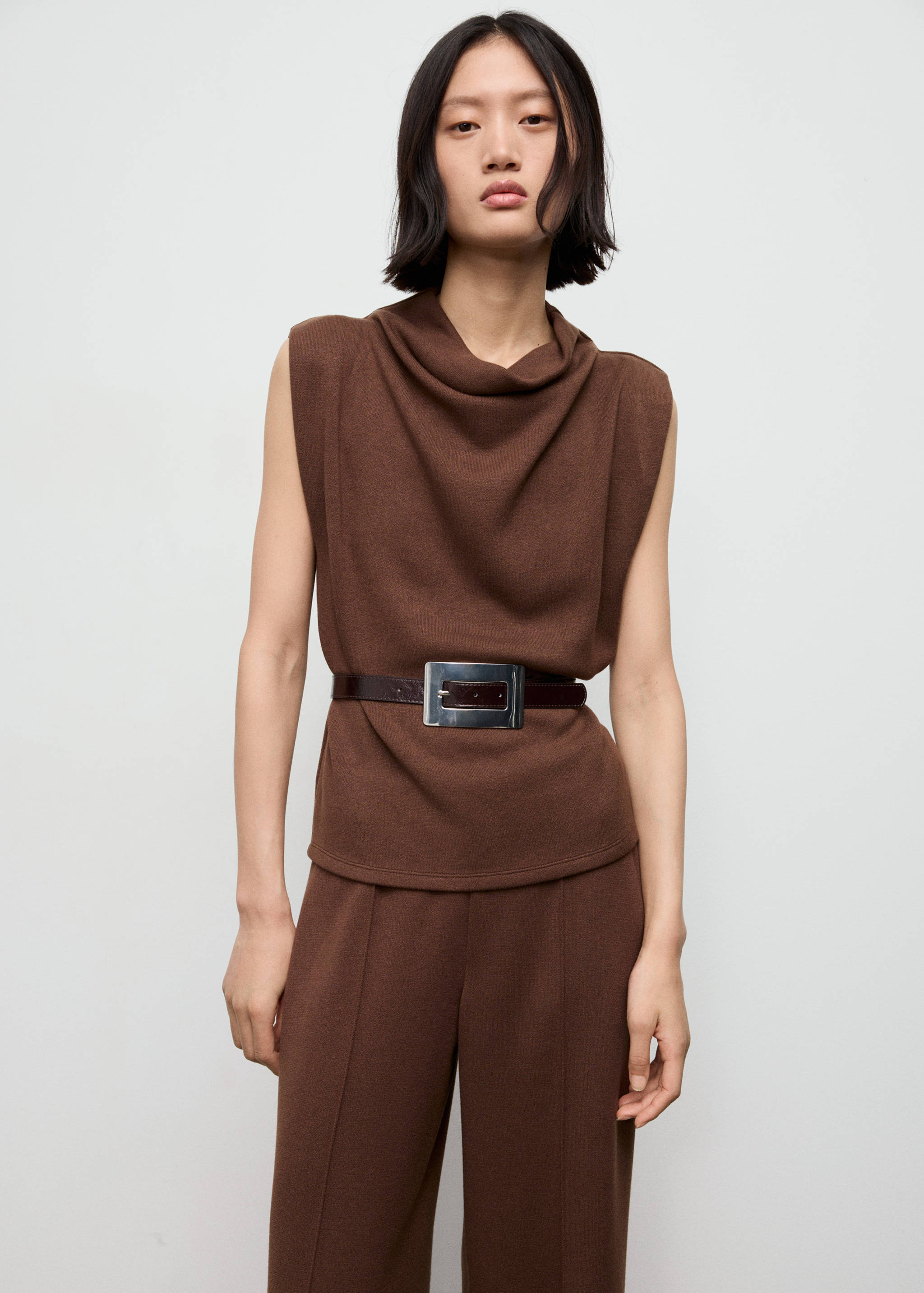 Seam-detail straight-fit trousers - Details of the article 1