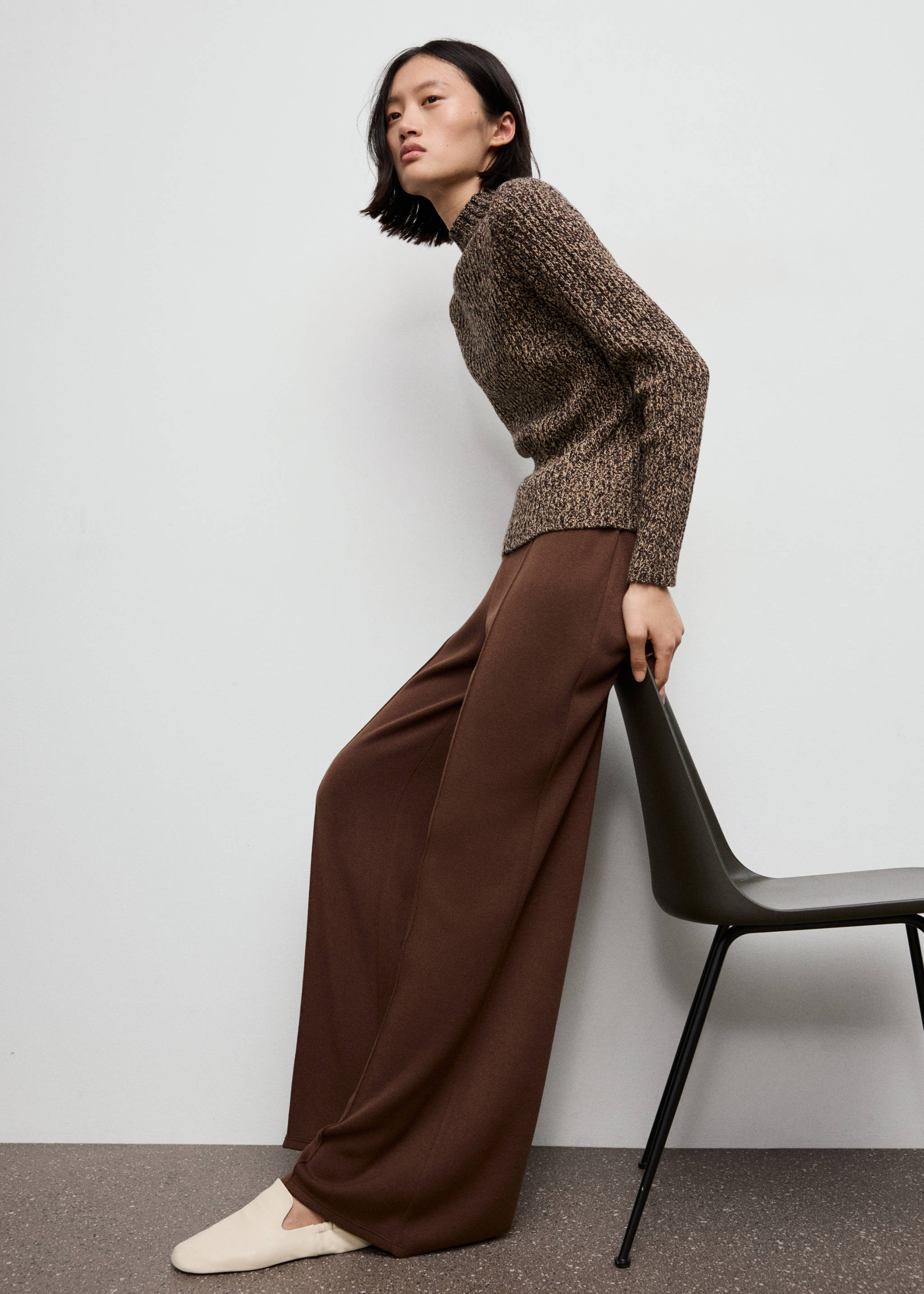 Seam-detail straight-fit trousers - Details of the article 2